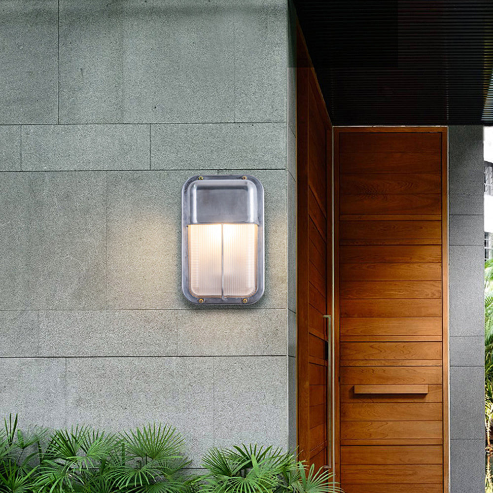 Wyre Geometrische moderne Wandleuchte aus Metall und Glas