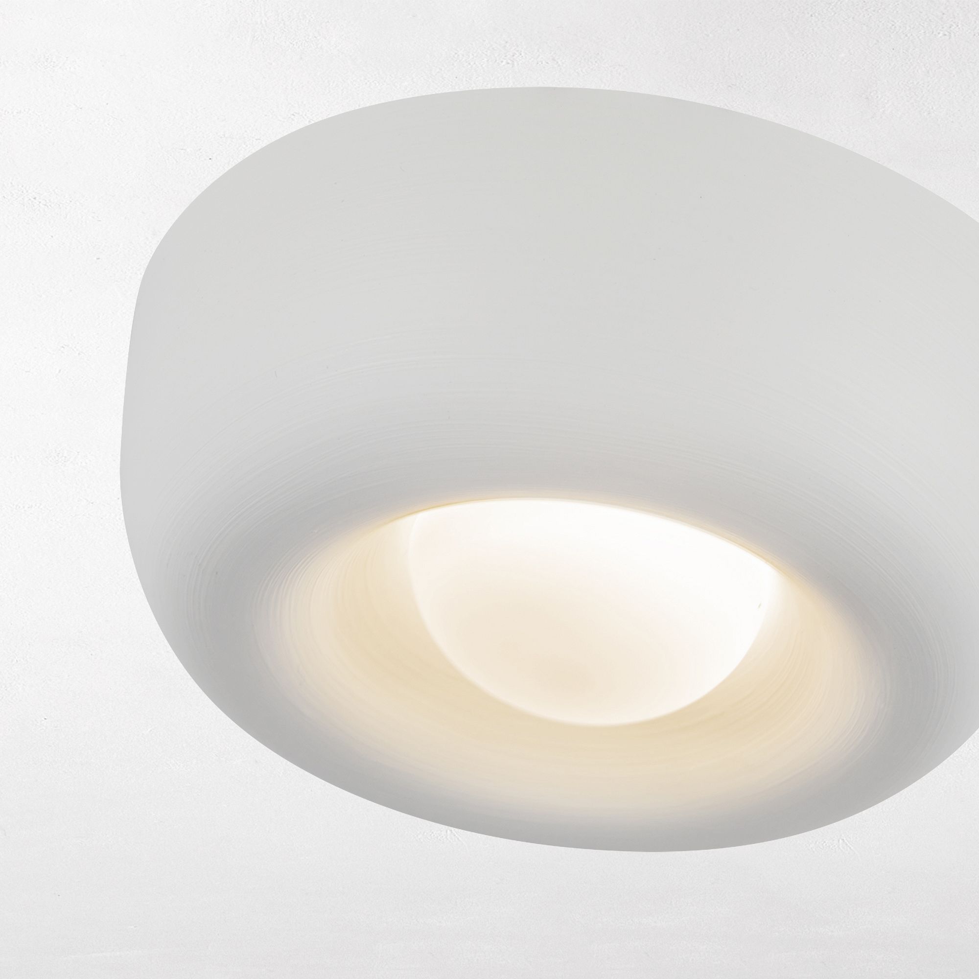 Alverin Deckenleuchte mit sanften Kurven, minimalistisches Design