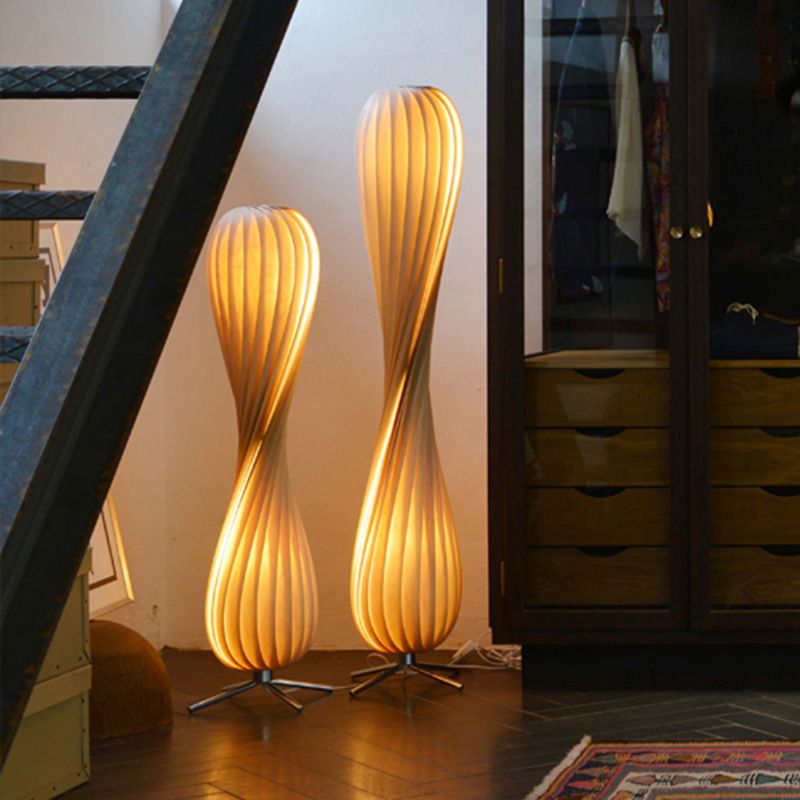 Muto Modern Stehleuchte, Holzfarbe, Wohnzimmer, Holz