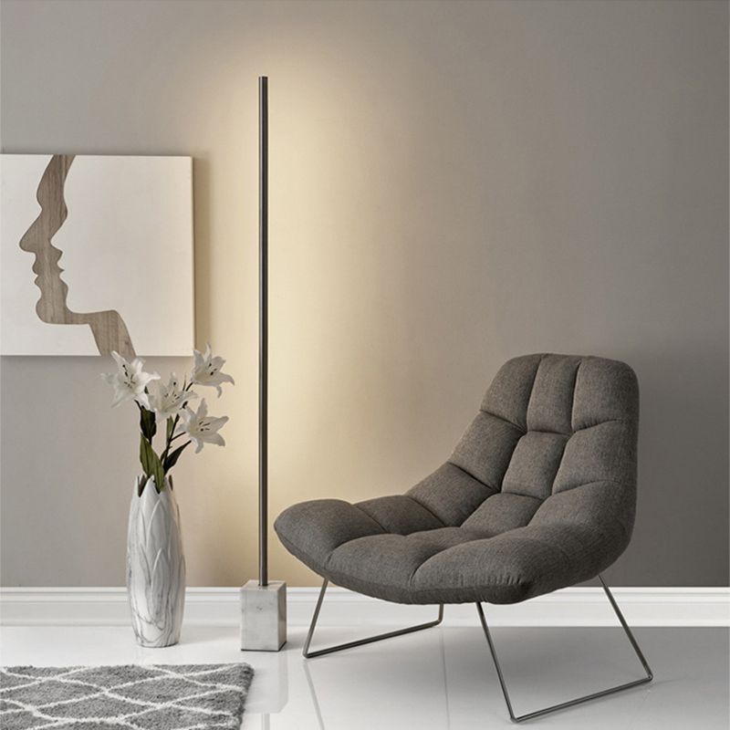 Arisha Minimalist Stehleuchte Linear, Schwarz/Gold, Metall