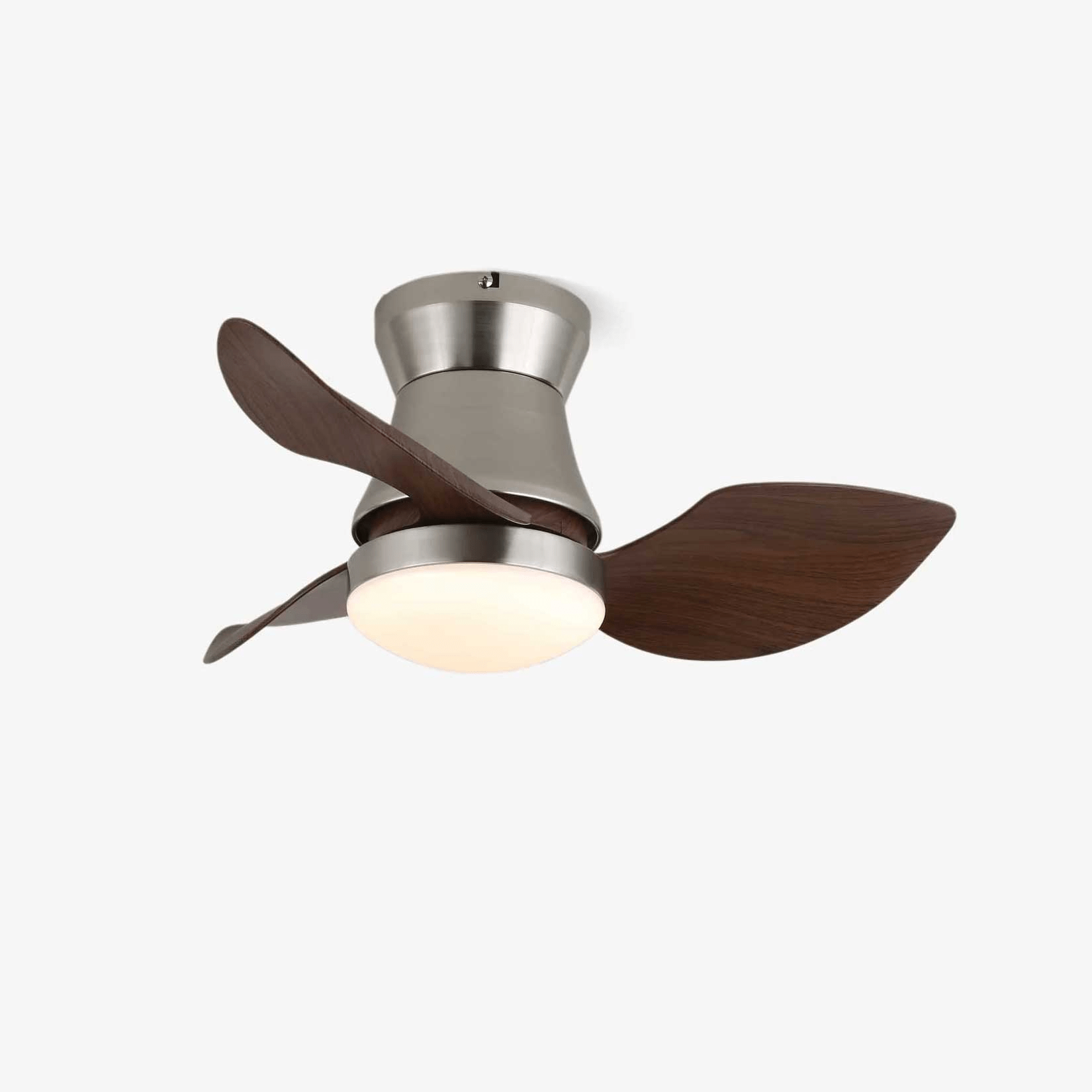 Airlume Moderner Deckenventilator mit Holz und Licht in einem modernen Wohnzimmer.