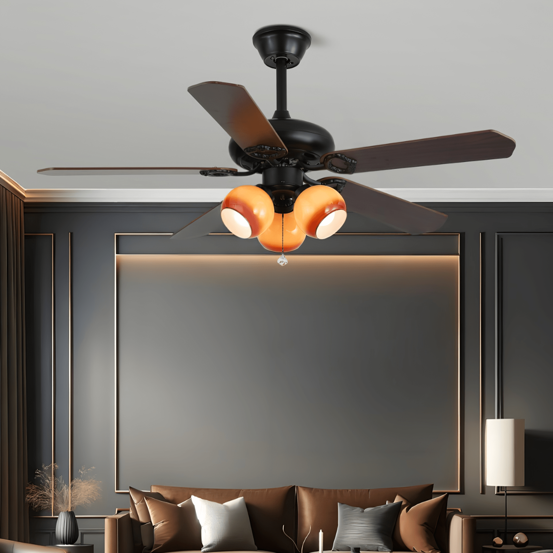 Seitenansicht der Calviera Vintage Deckenventilatorleuchte aus Holz und Glas, die ihr Design zeigt