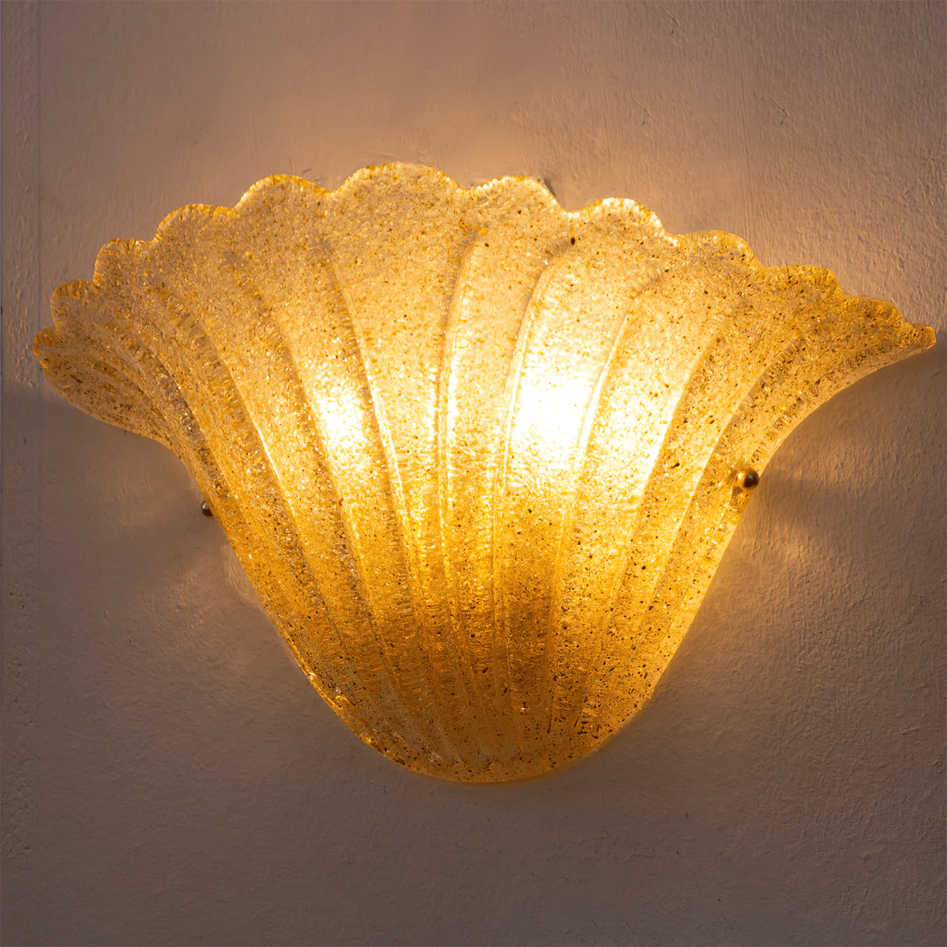 Aurora Wall Lamp Scallop Edge Textured Glass Elegant - Neutralighting