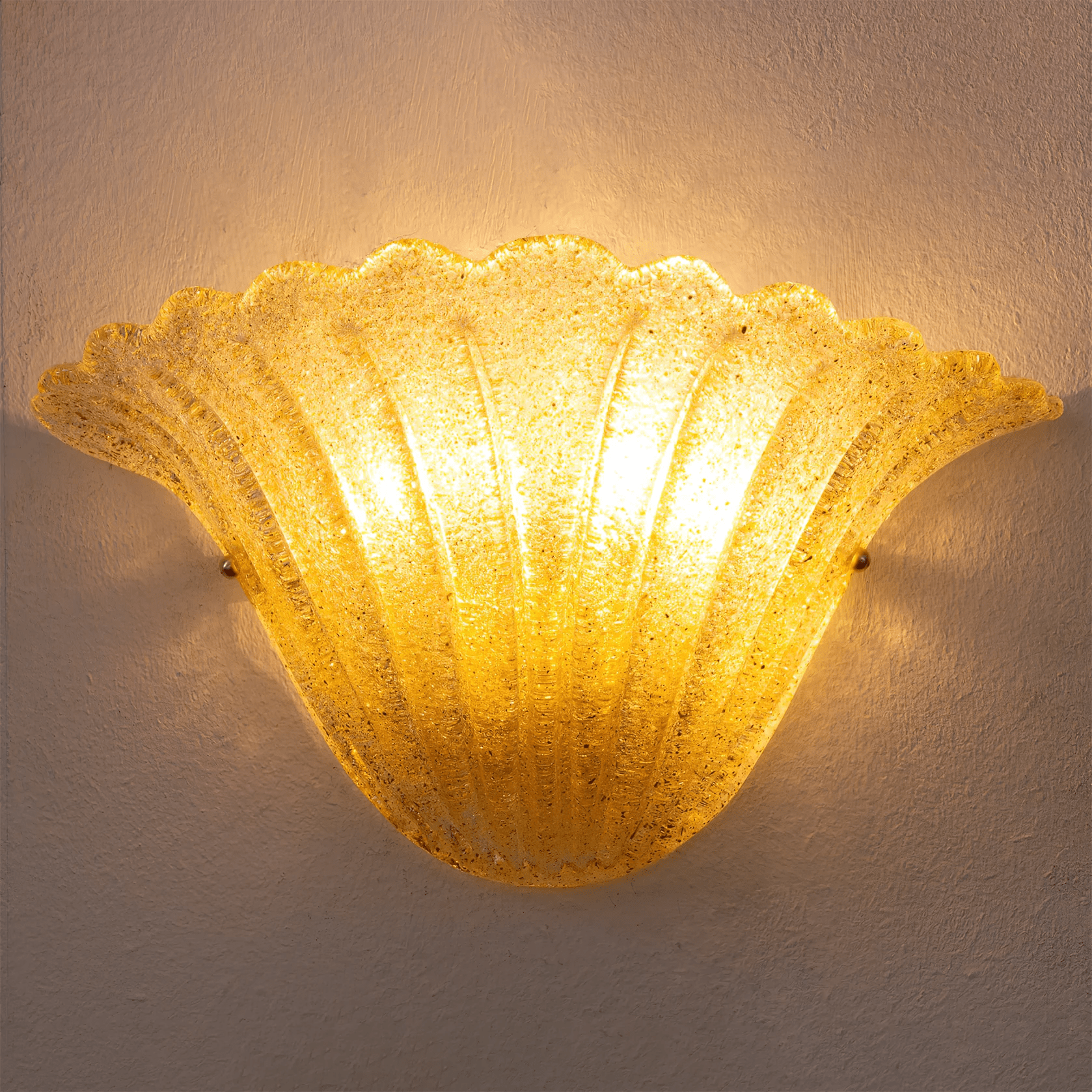 Aurora Wall Lamp Scallop Edge Textured Glass Elegant - Neutralighting