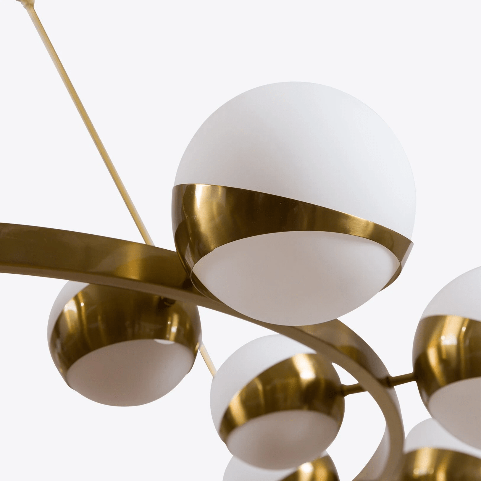 Lumina Kugelförmiger Moderner Kronleuchter aus Messing-Letslighting
