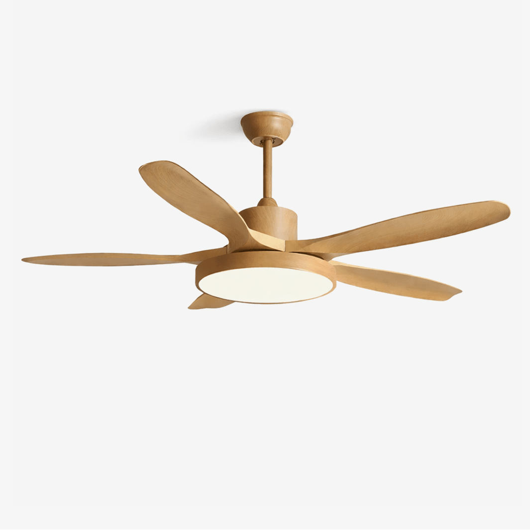 StillWind Deckenventilatorleuchte mit Naturholzmaserung-Flügeln und weißem Lampenschirm, installiert in einem modernen Wohnzimmer.