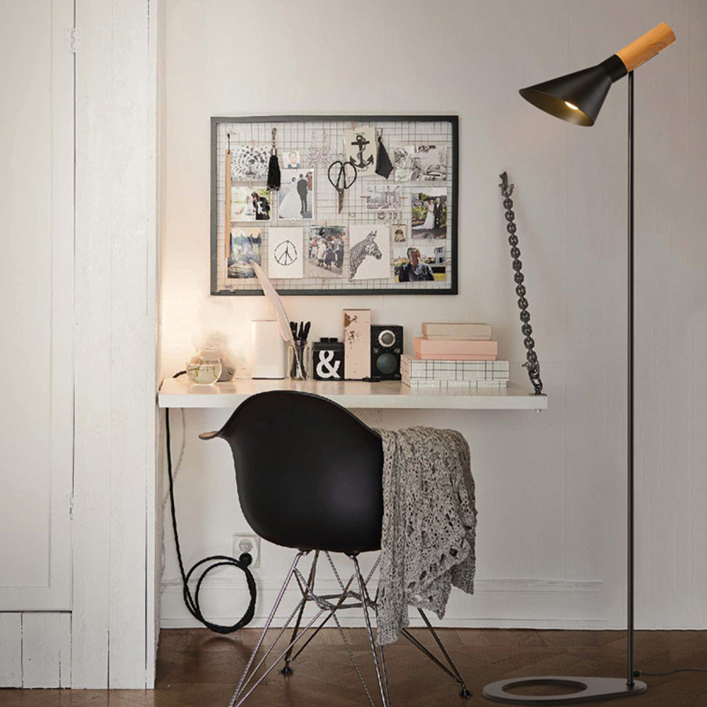 Arisha Modern LED Stehlampe Weiß/Schwarz Wohn/Schlaf/Arbeitszimmer Metall