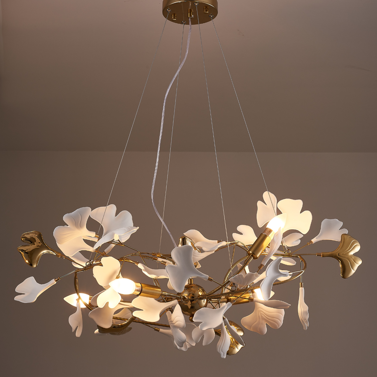 Olivia Modern Kronleuchter Blumen Gold/Weiß Wohnzimmer Metall/Keramik