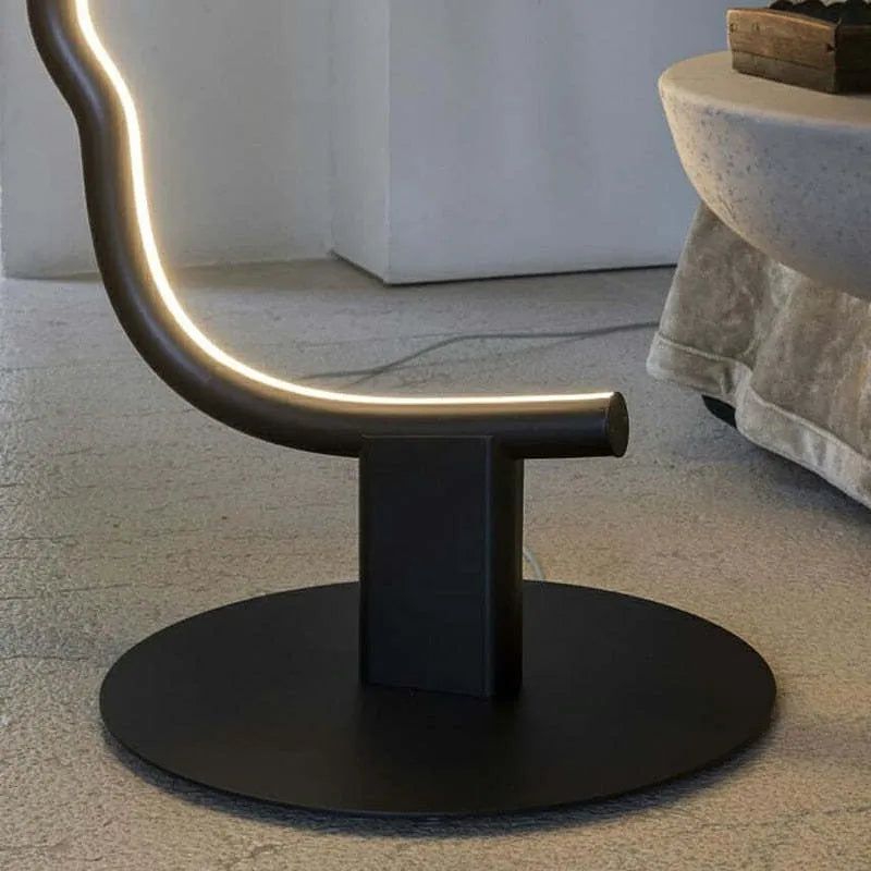 Arisha Minimalistisch Stehlampe mit menschlichem Gesichtsprofil und Bogen Linear