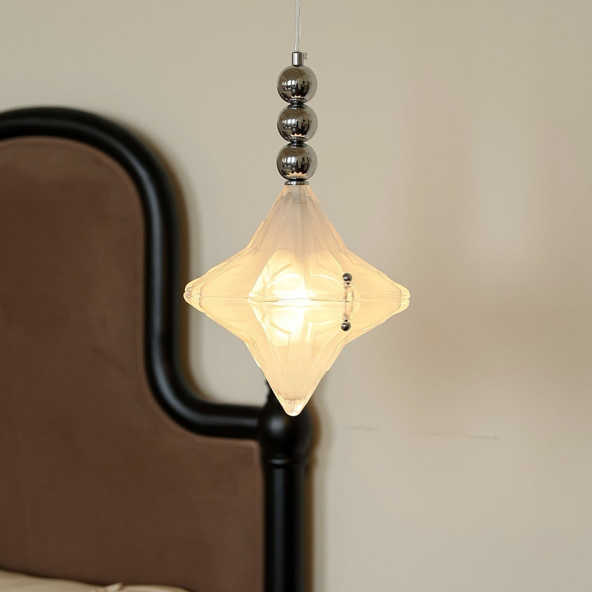 Art Deco Astris Elara Star Pendelleuchte - Milchglas-Anhänger im geometrischen Stil