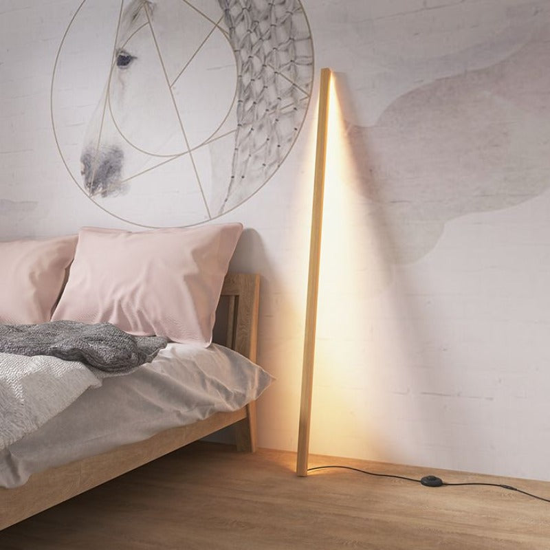 Muto Linear Stehlampe Holz/Walnuss Wohn/Schlafzimmer Holz