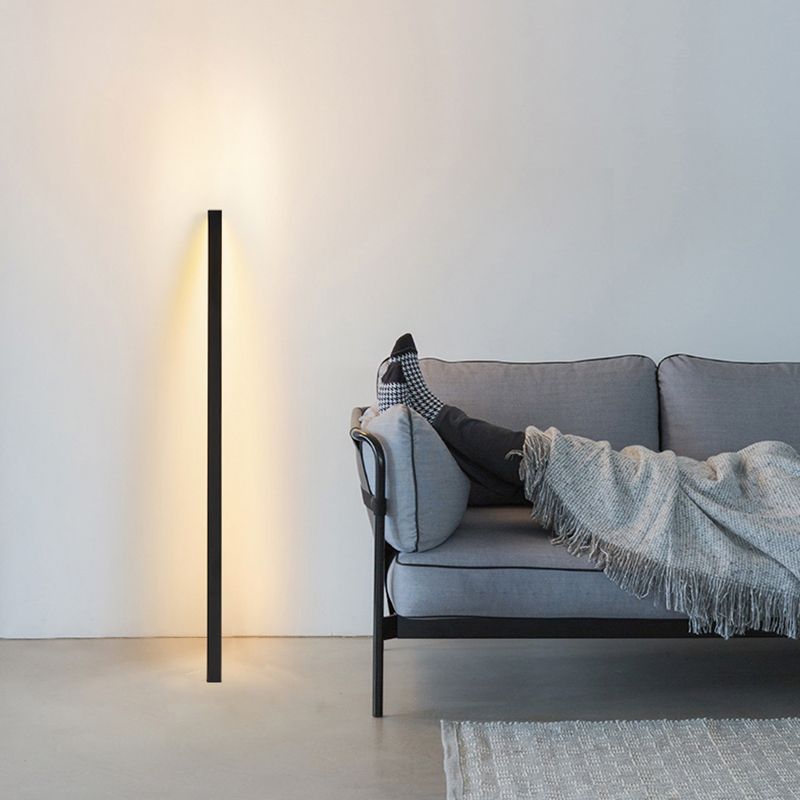 Arisha Minimalistische Linear LED Stehleuchte Schwarz/Gold Ess/Wohnzimmer Metall