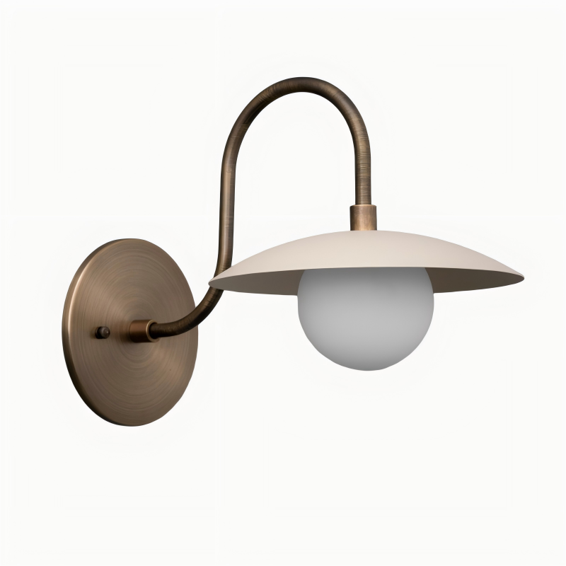 Curva Metall-Wandleuchte aus gewölbtem Messing – elegante Metallleuchte für moderne Innenräume