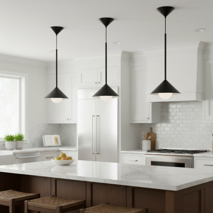 Pendelleuchte mit verstellbarer Höhe in einem skandinavischen Interieur