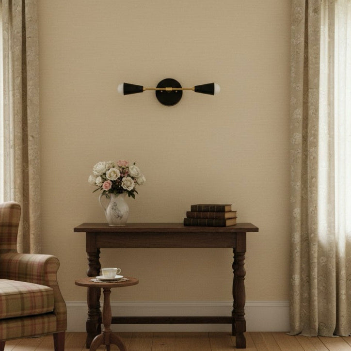Waschtischleuchte mit elegantem Metallgehäuse