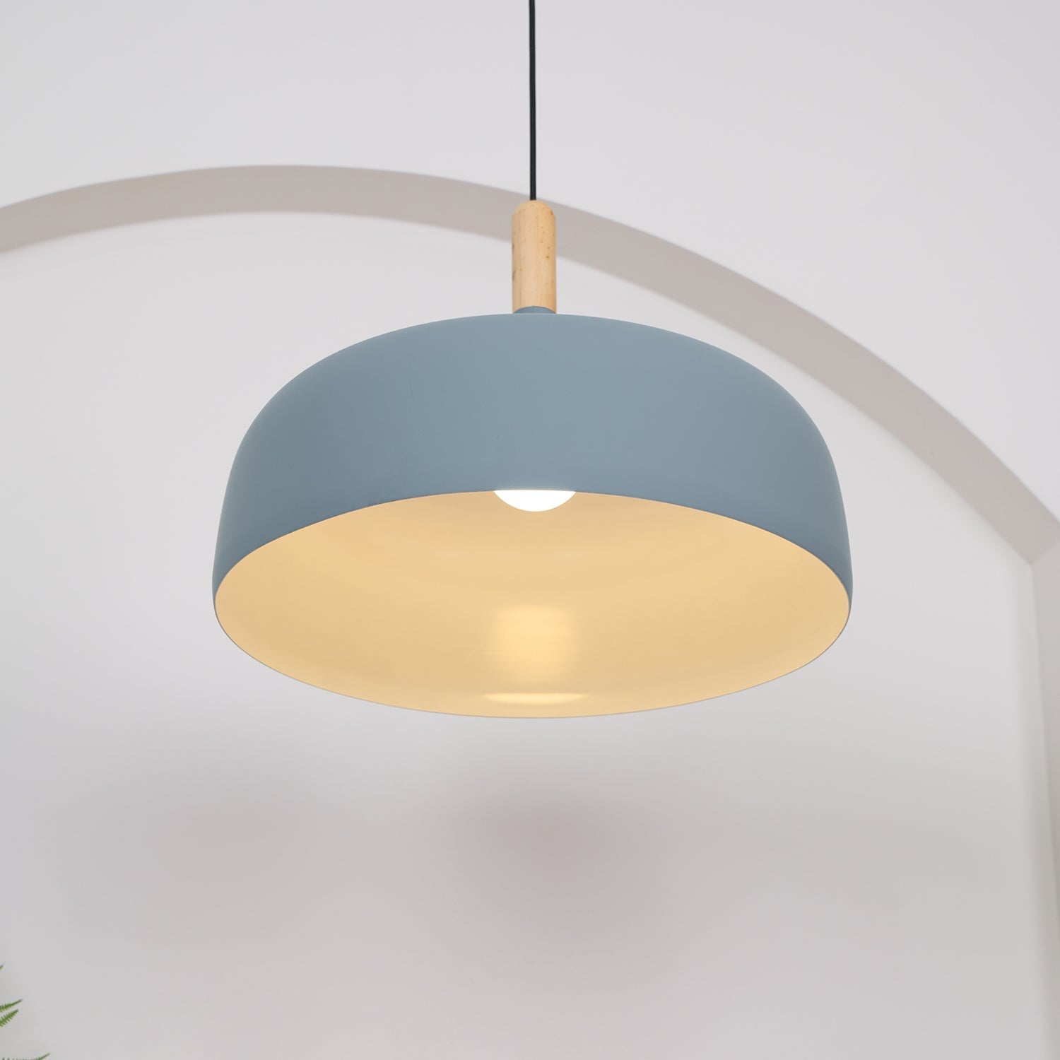 Lustra Pendelleuchte Weiß Schirm Holz-Letslighting