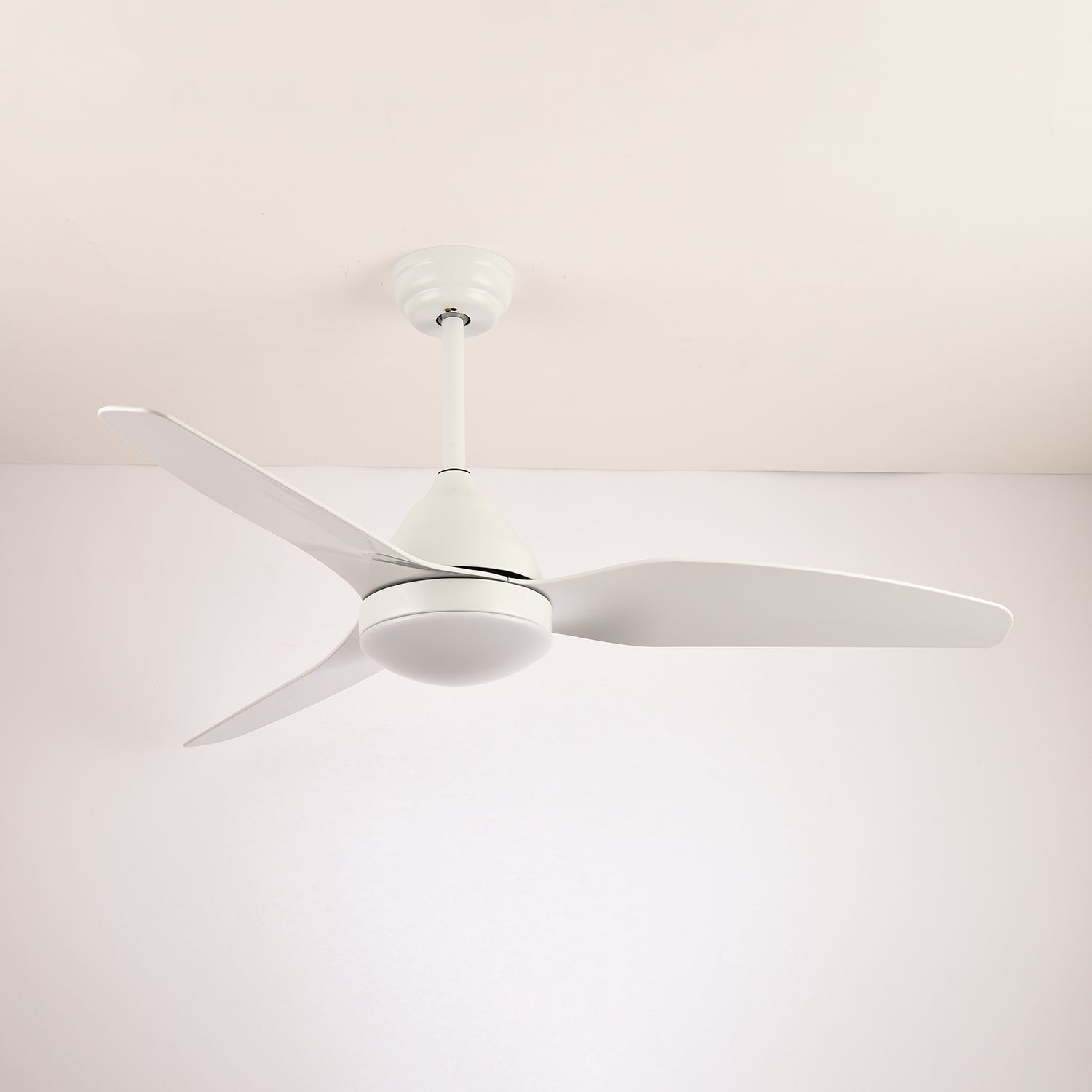 Deckenventilatorflügel aus ABS-Material.