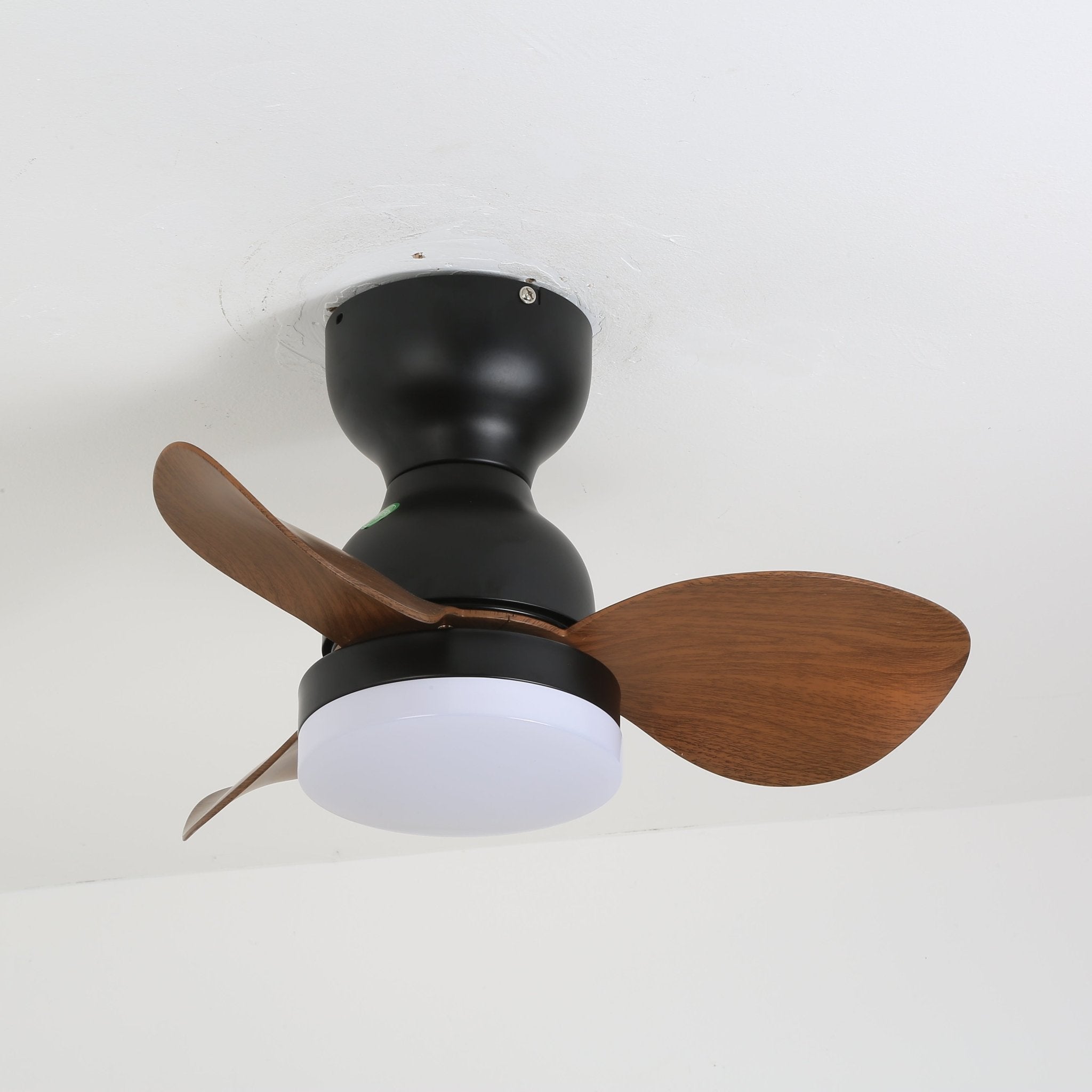 Silas Deckenventilatorleuchte mit laufendem Ventilator