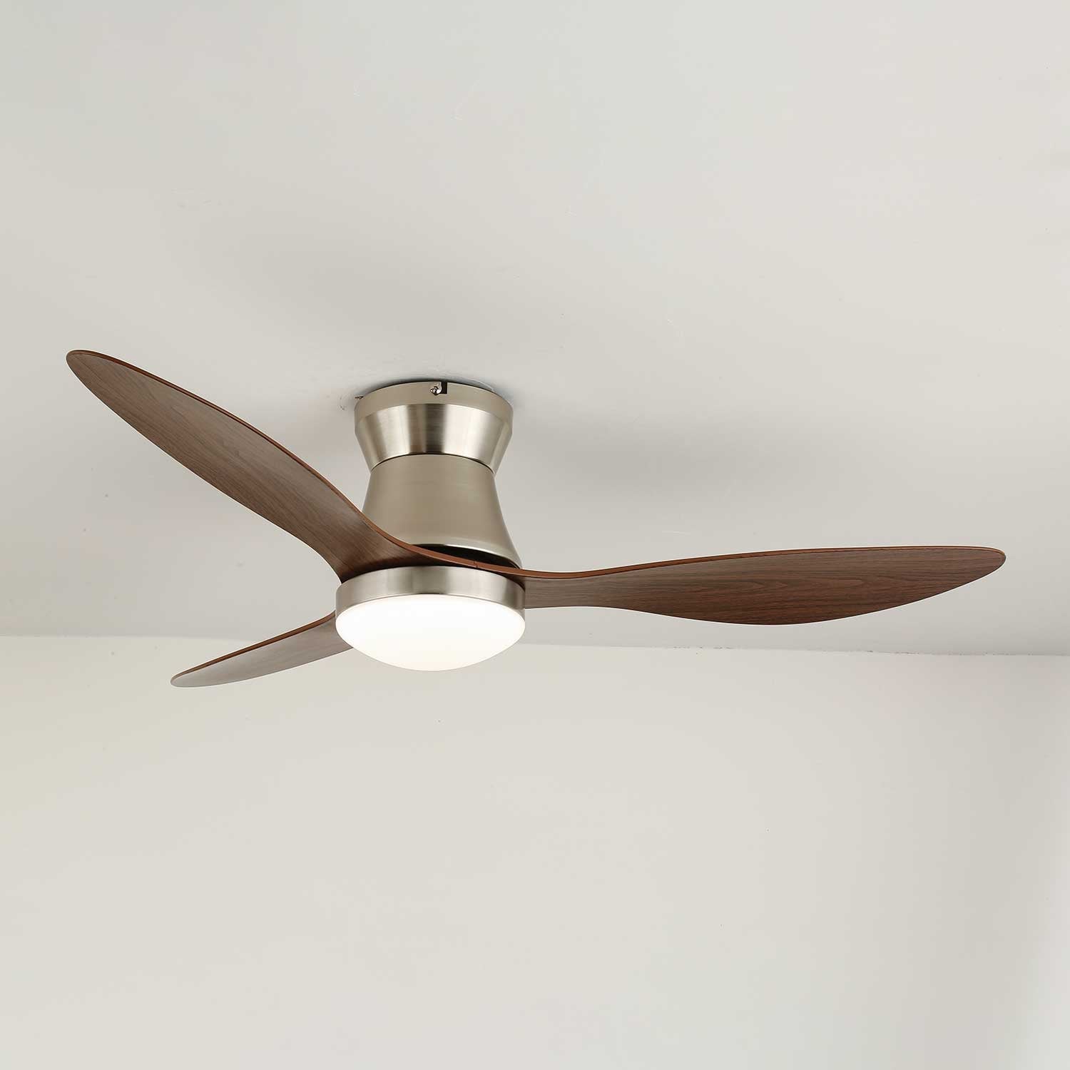 Zerath Moderner Holz-Deckenventilator mit Licht aus einem anderen Blickwinkel