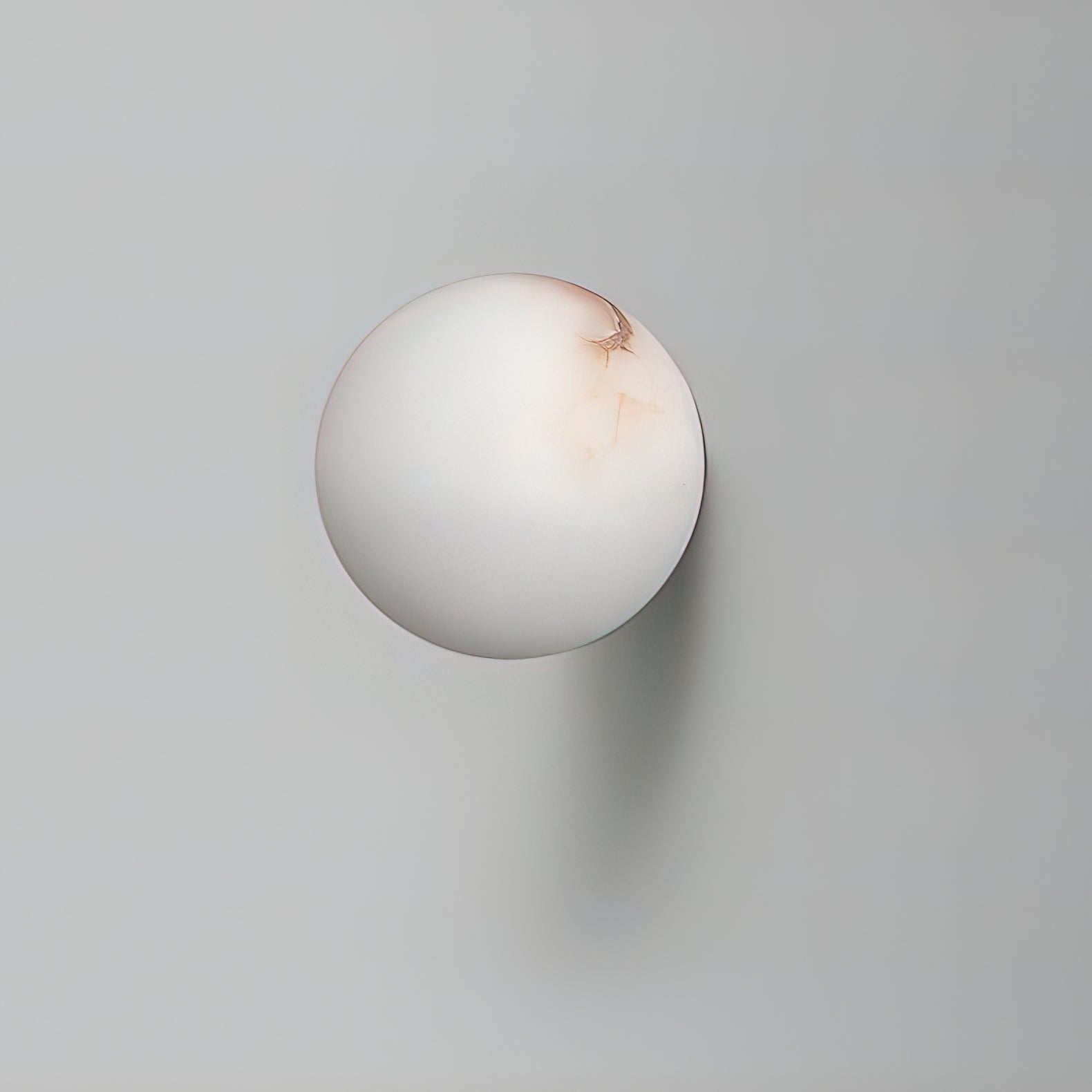 Lynq Mini-Kugel-Alabaster-Wandleuchte