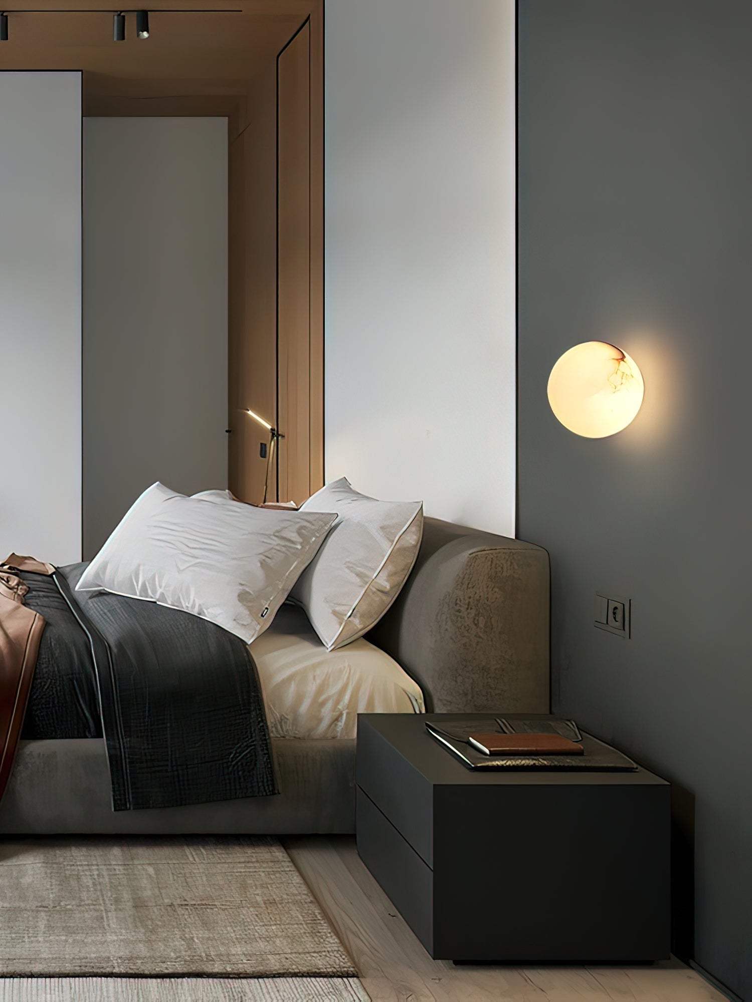 Vevinir Alabaster Globe Wall Light - Neutralighting