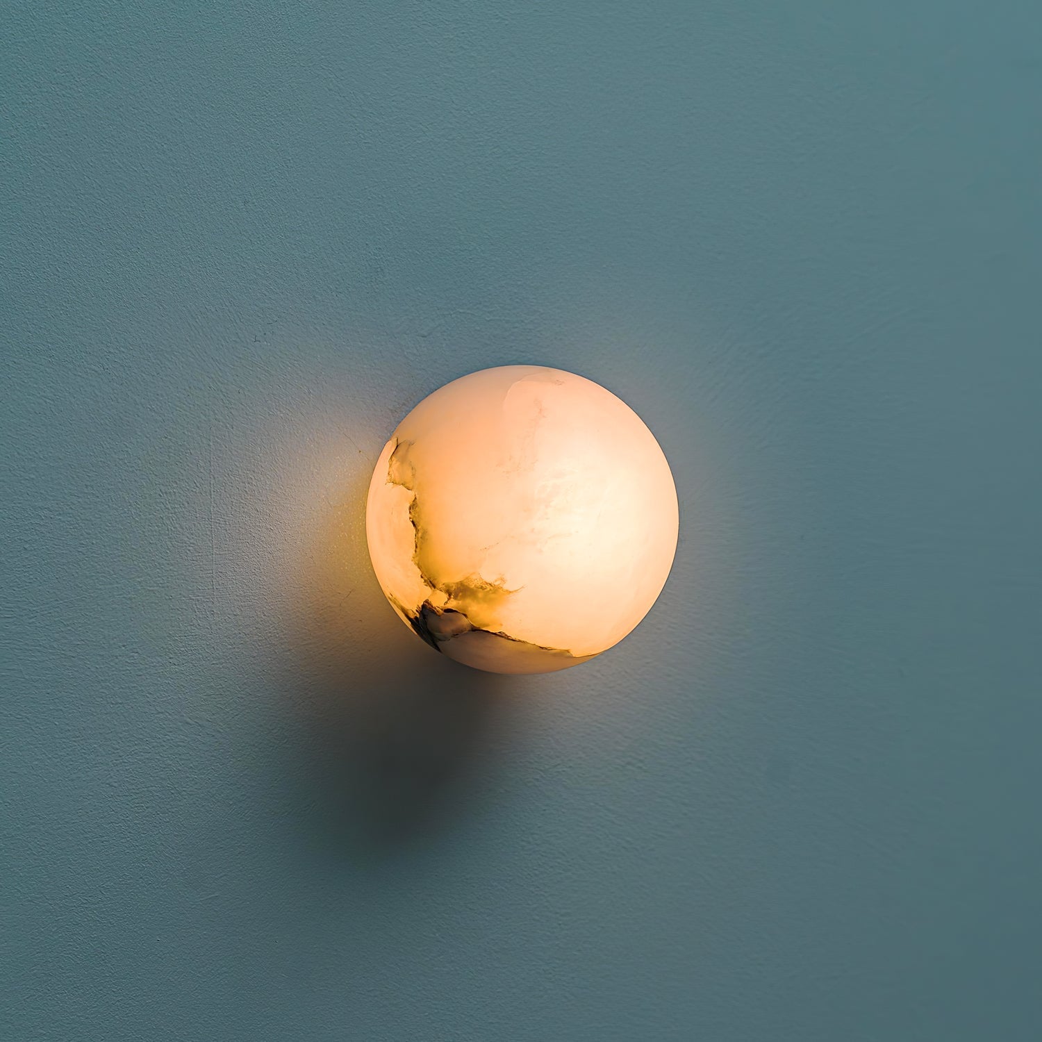 Vevinir Alabaster Globe Wall Light - Neutralighting