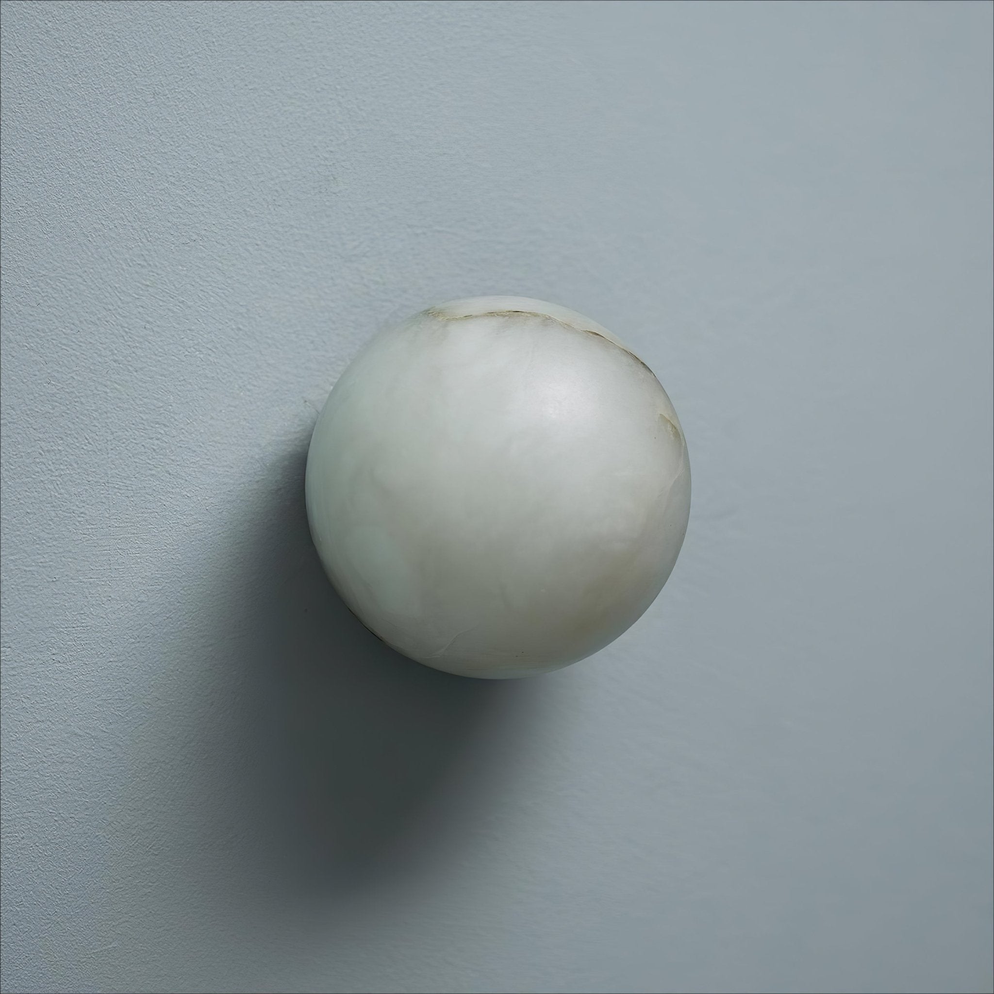 Lynq Mini-Kugel-Alabaster-Wandleuchte