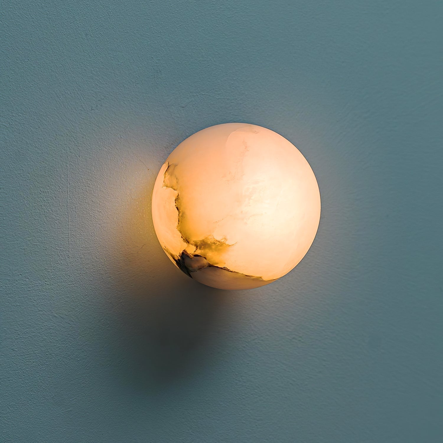 Lynq Mini-Kugel-Alabaster-Wandleuchte