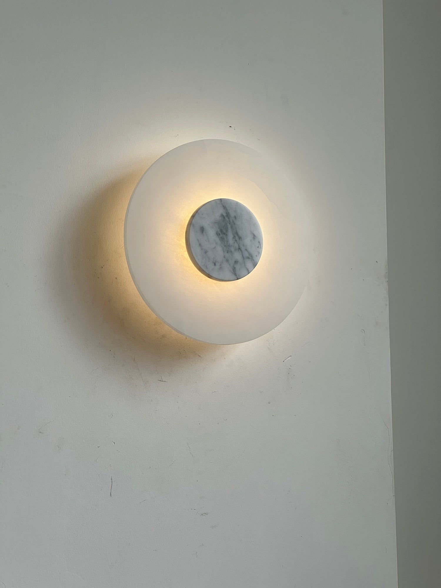Rauduvyi Modern Minimalist Alabaster Wall Lamp - Letslighting