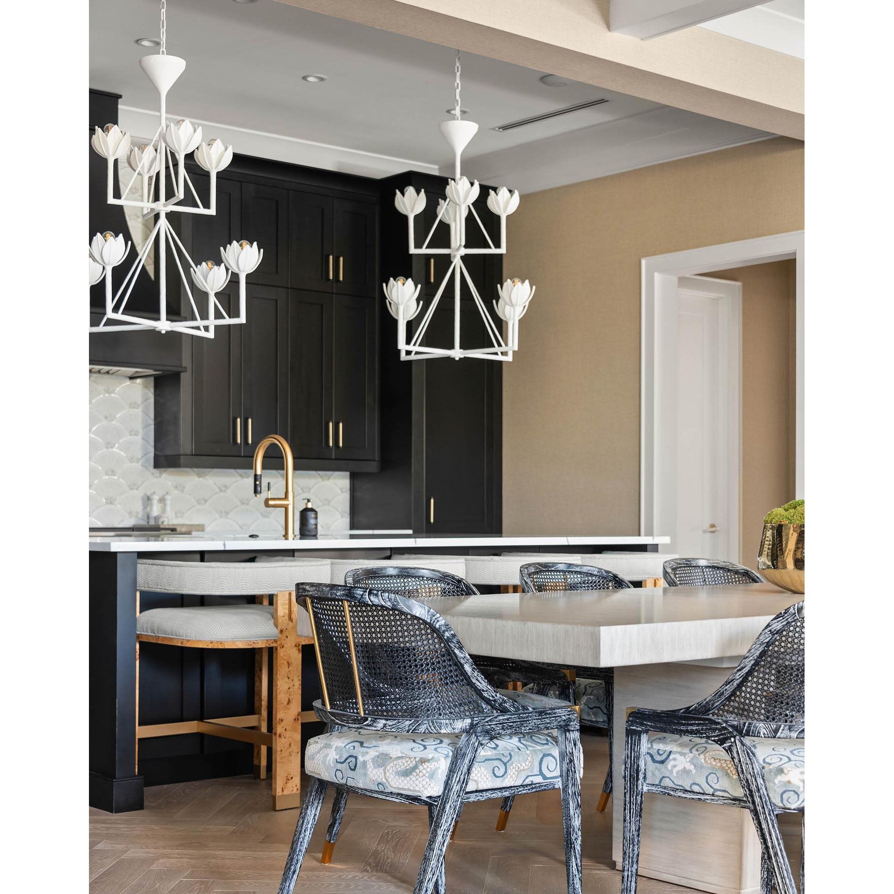 Alberto Modern Minimalist Floral Brass Chandelier - Letslighting