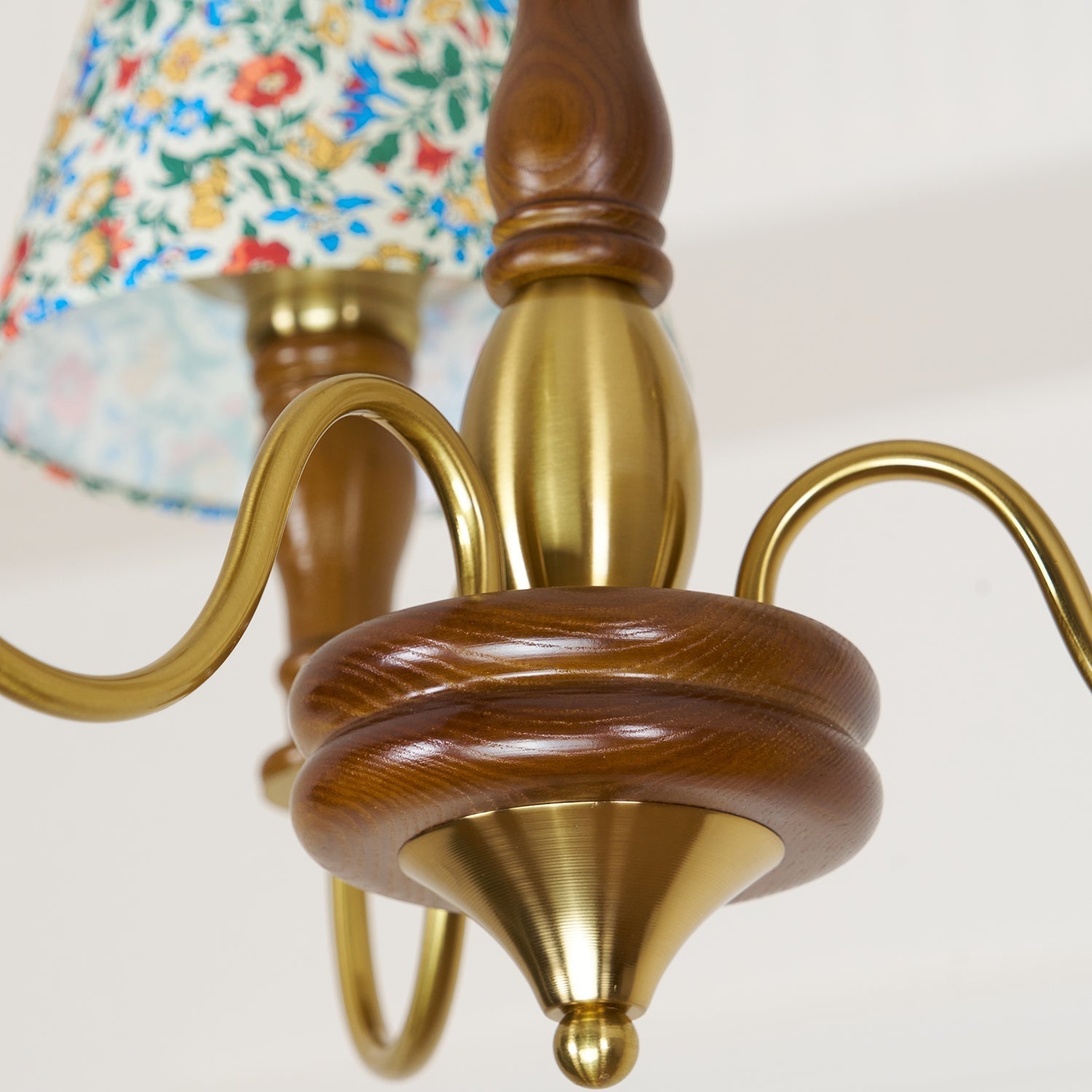 Cassian Kronleuchter mit floralem Stoffbezug-Letslighting