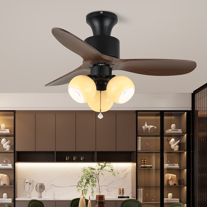 Detaillierte Aufnahme des Metallrahmens und der ABS-Flügel der Veloria Deckenventilatorlampe