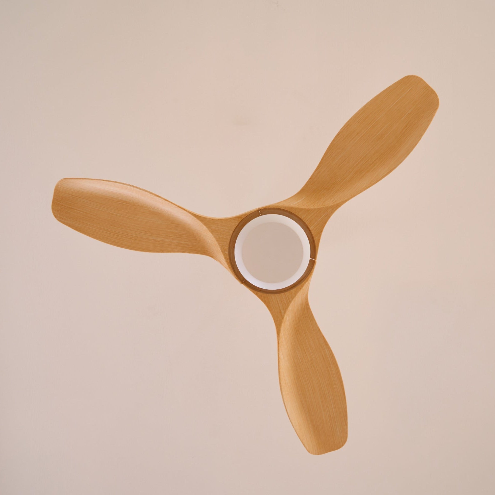 Detail des Motorgehäuses des Meren Minimalistischen Deckenventilators aus Holz
