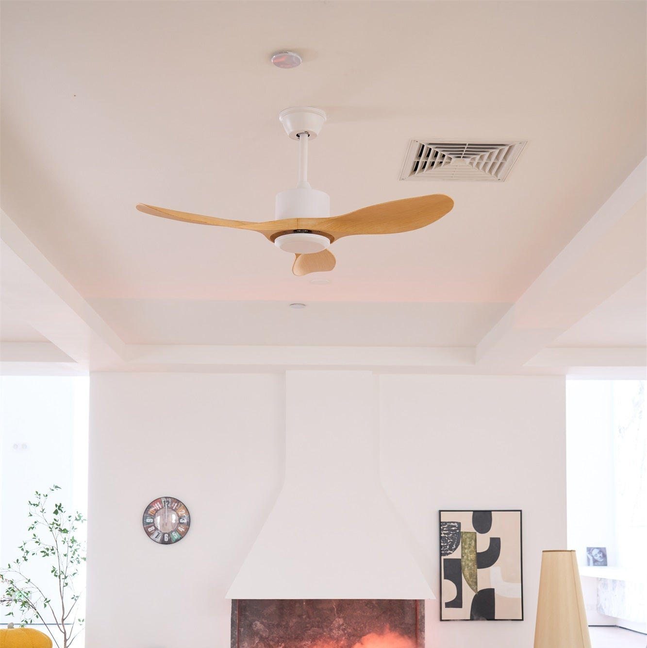 Meren Minimalistischer Deckenventilator aus Holz in Schwarz