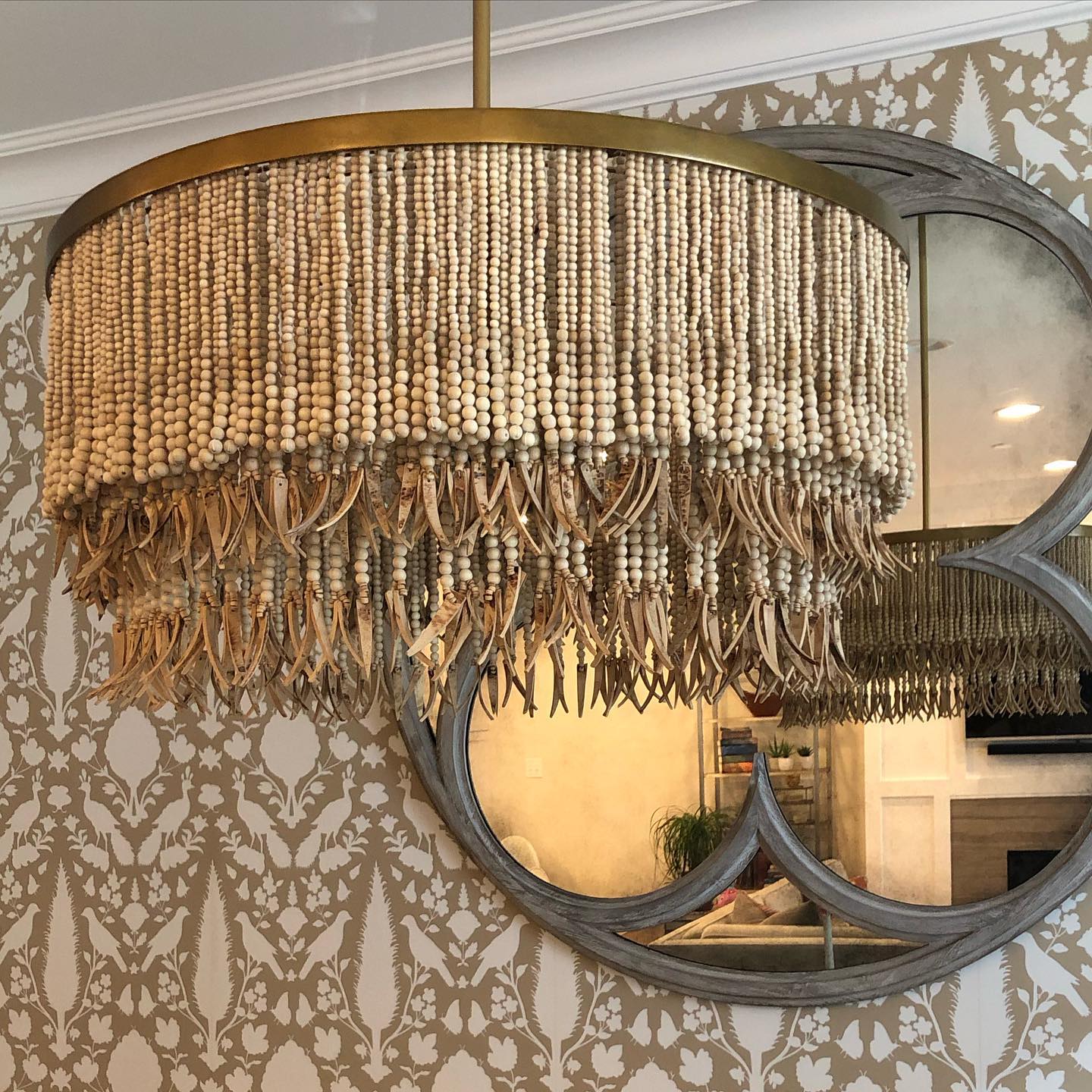 Odette Kronleuchter aus Holz und Kokosnussperlen-Letslighting