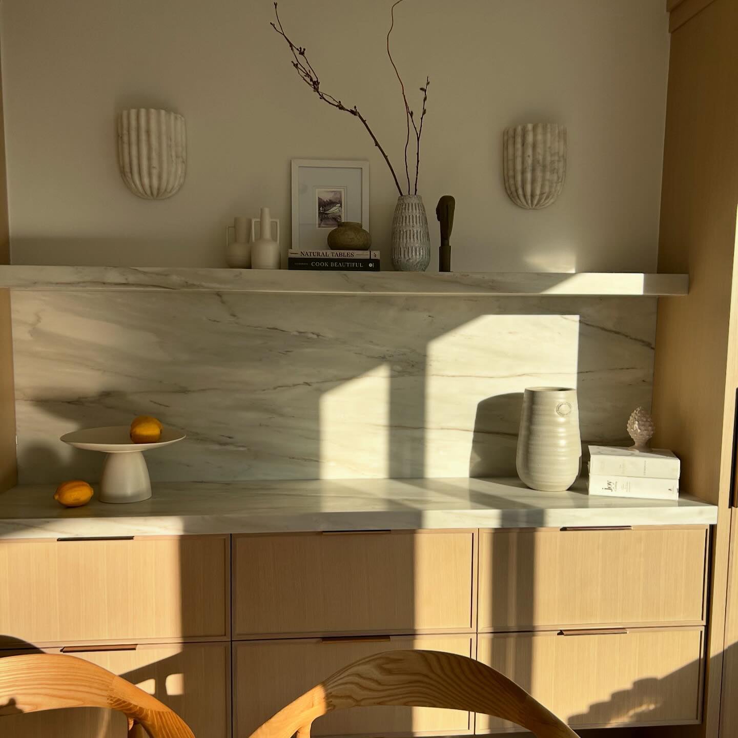 Tinduvys Elegance Ariel Single Marble Fluted Wall Lamp - Letslighting