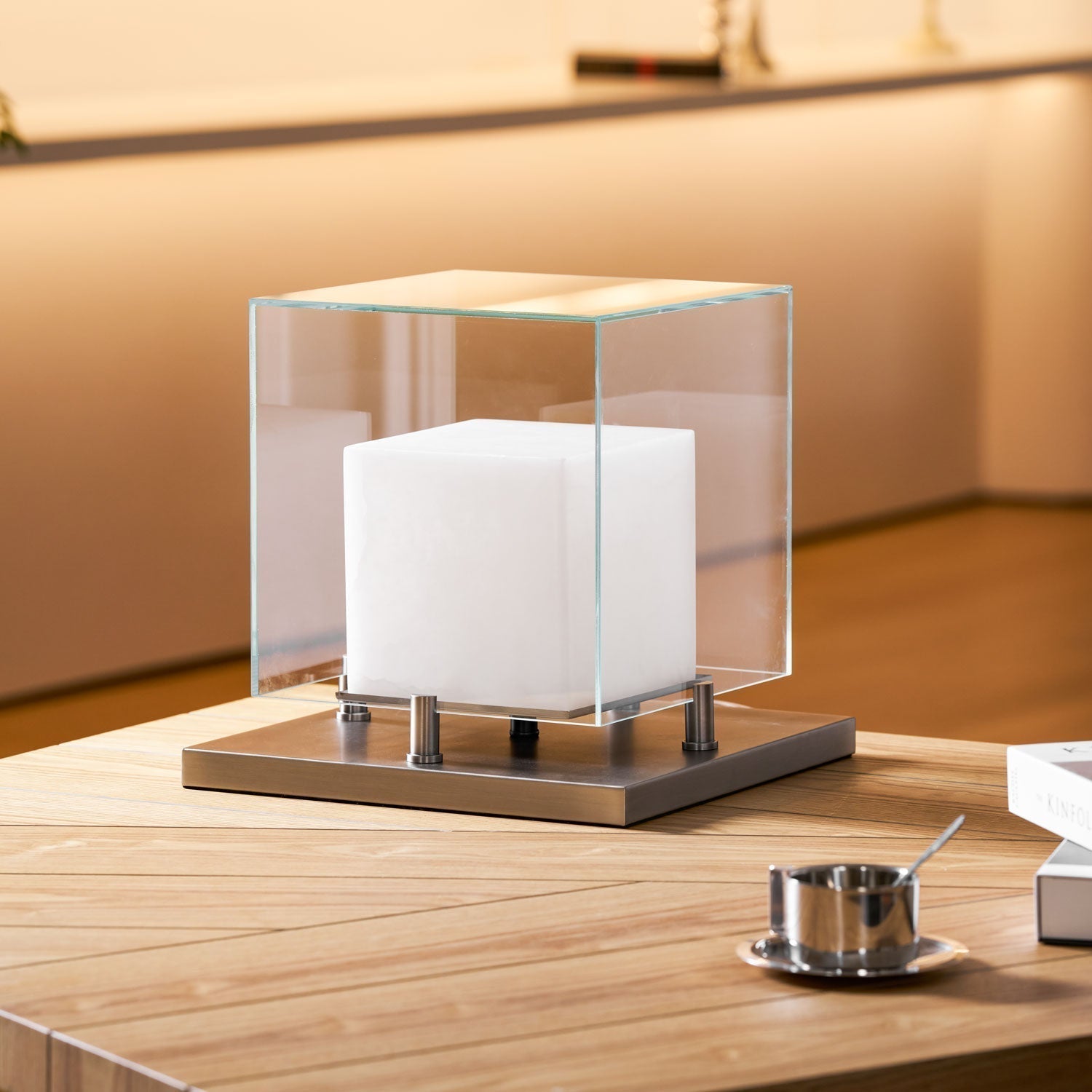 Cubo Alabaster Table Lamp - Neutralighting