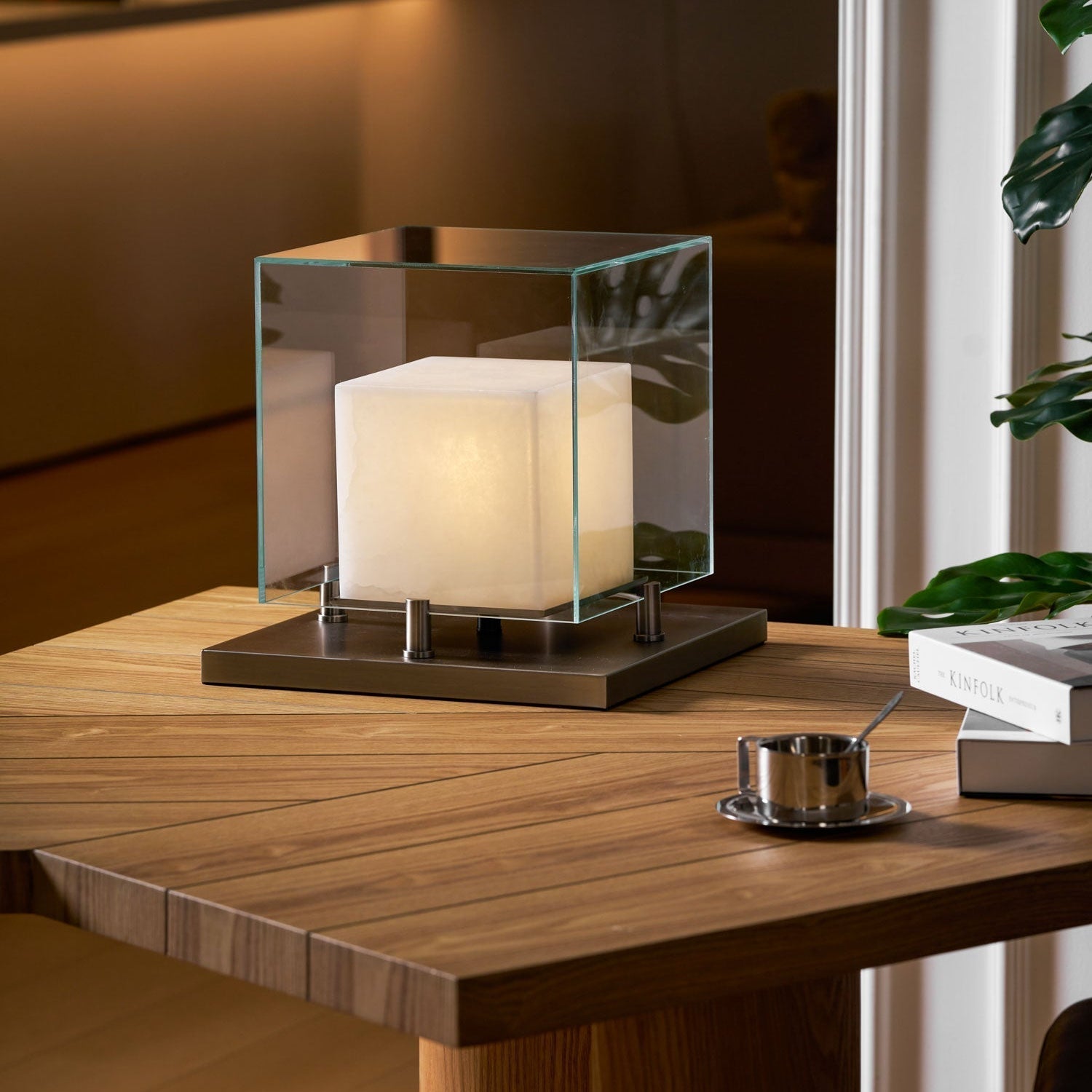 Cubo Alabaster Table Lamp - Neutralighting