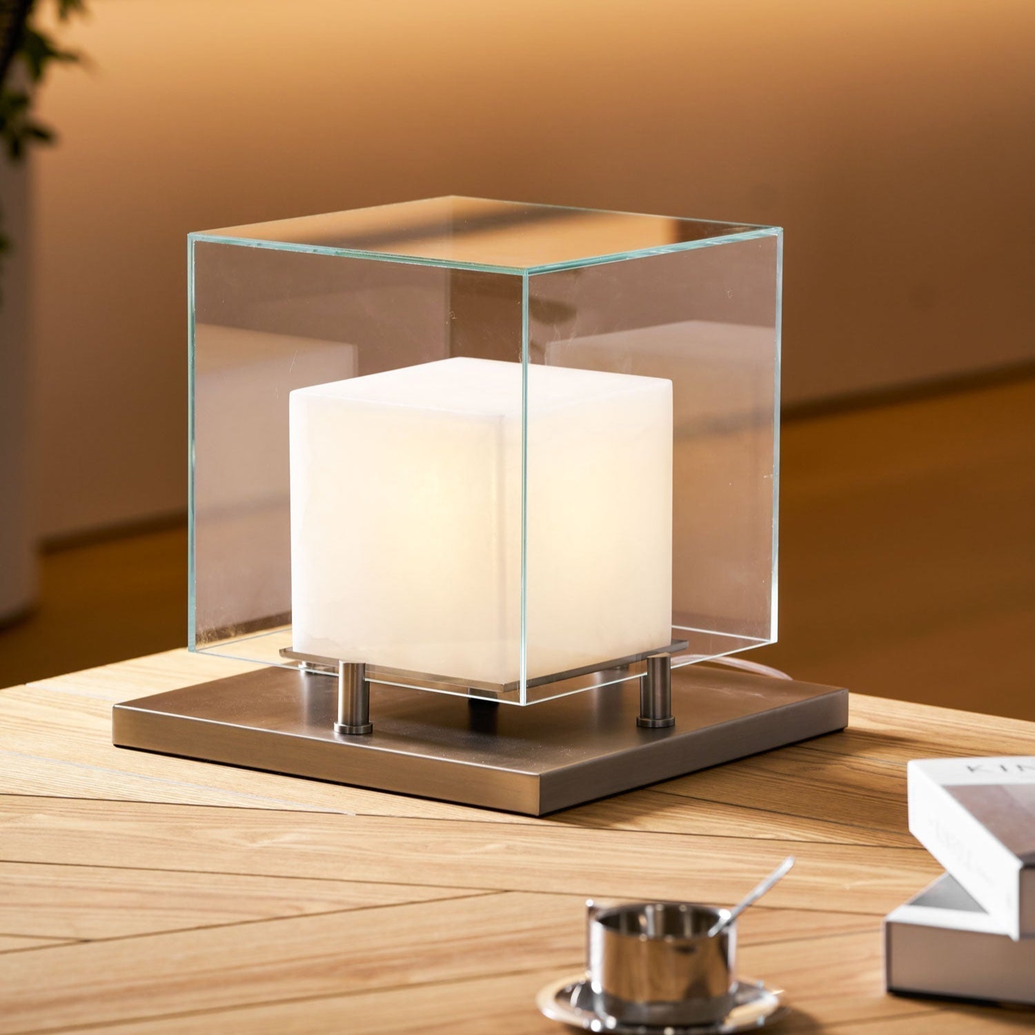 Cubo Alabaster Table Lamp - Neutralighting