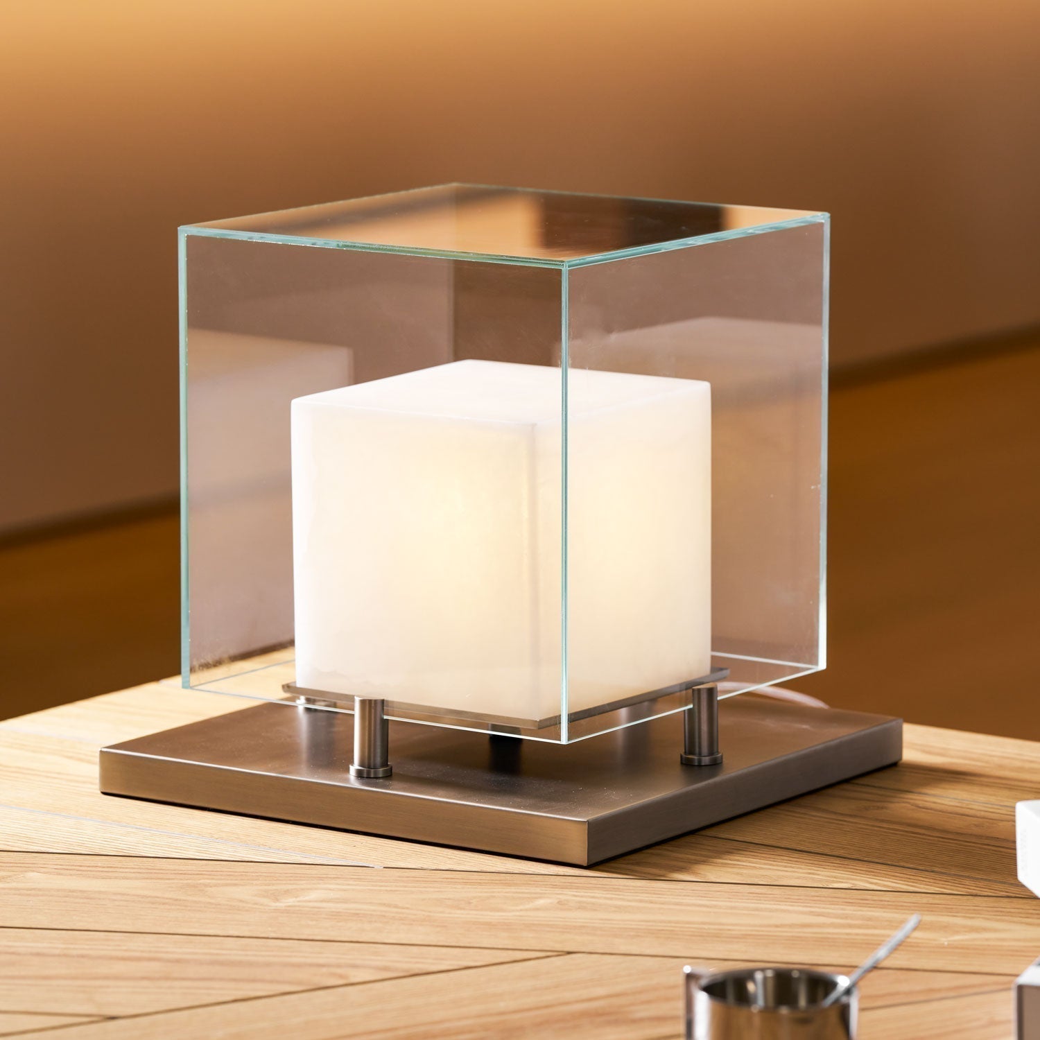 Cubo Alabaster Table Lamp - Neutralighting
