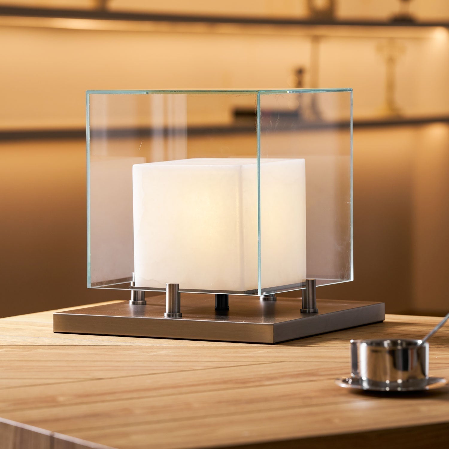 Cubo Alabaster Table Lamp - Neutralighting