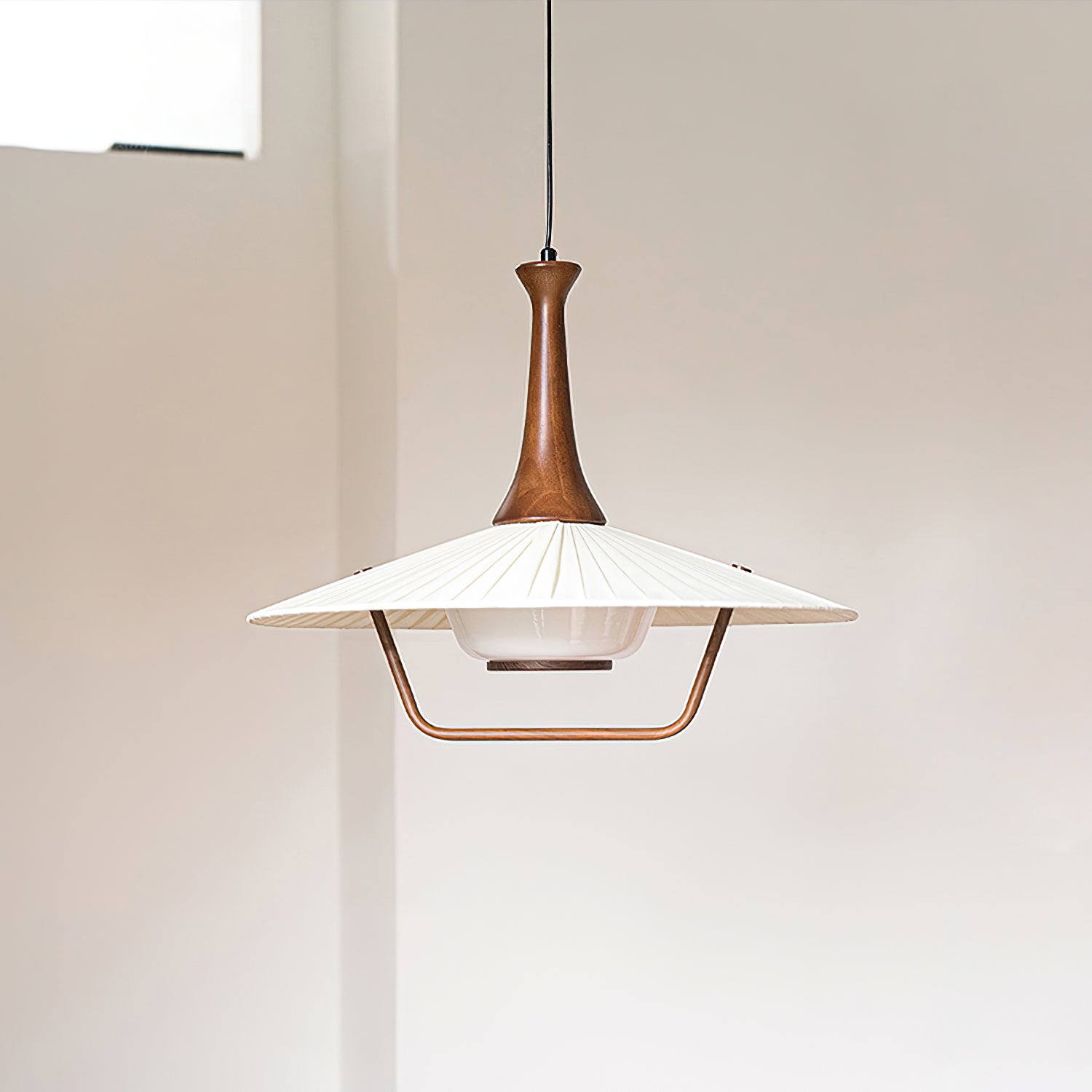 Vionne Mid-Century Pendelleuchte aus Holz und Weiß-Letslighting