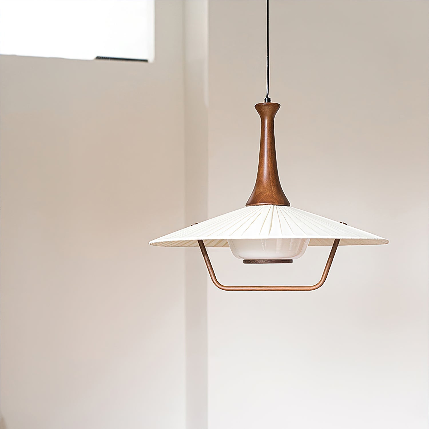 Vionne Mid-Century Pendelleuchte aus Holz und Weiß-Letslighting