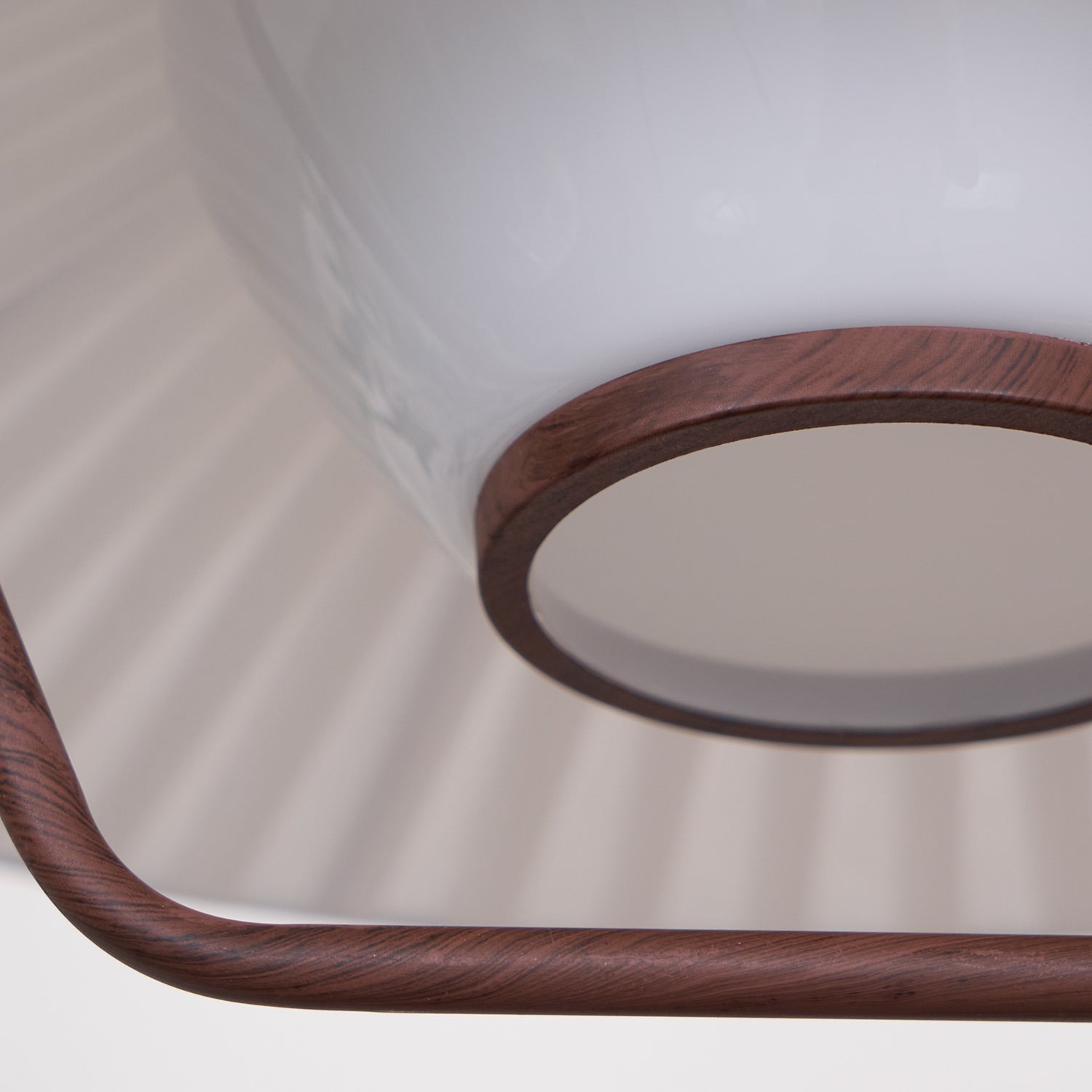 Vionne Mid-Century Pendelleuchte aus Holz und Weiß-Letslighting