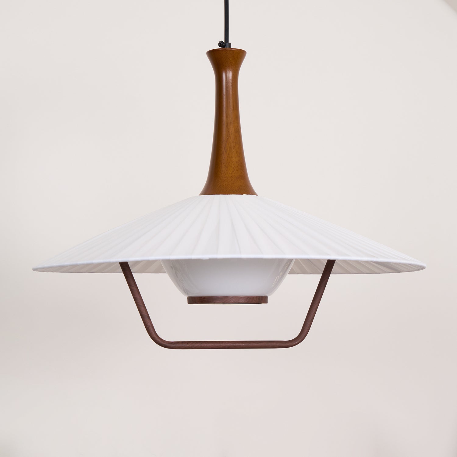 Vionne Mid-Century Pendelleuchte aus Holz und Weiß-Letslighting
