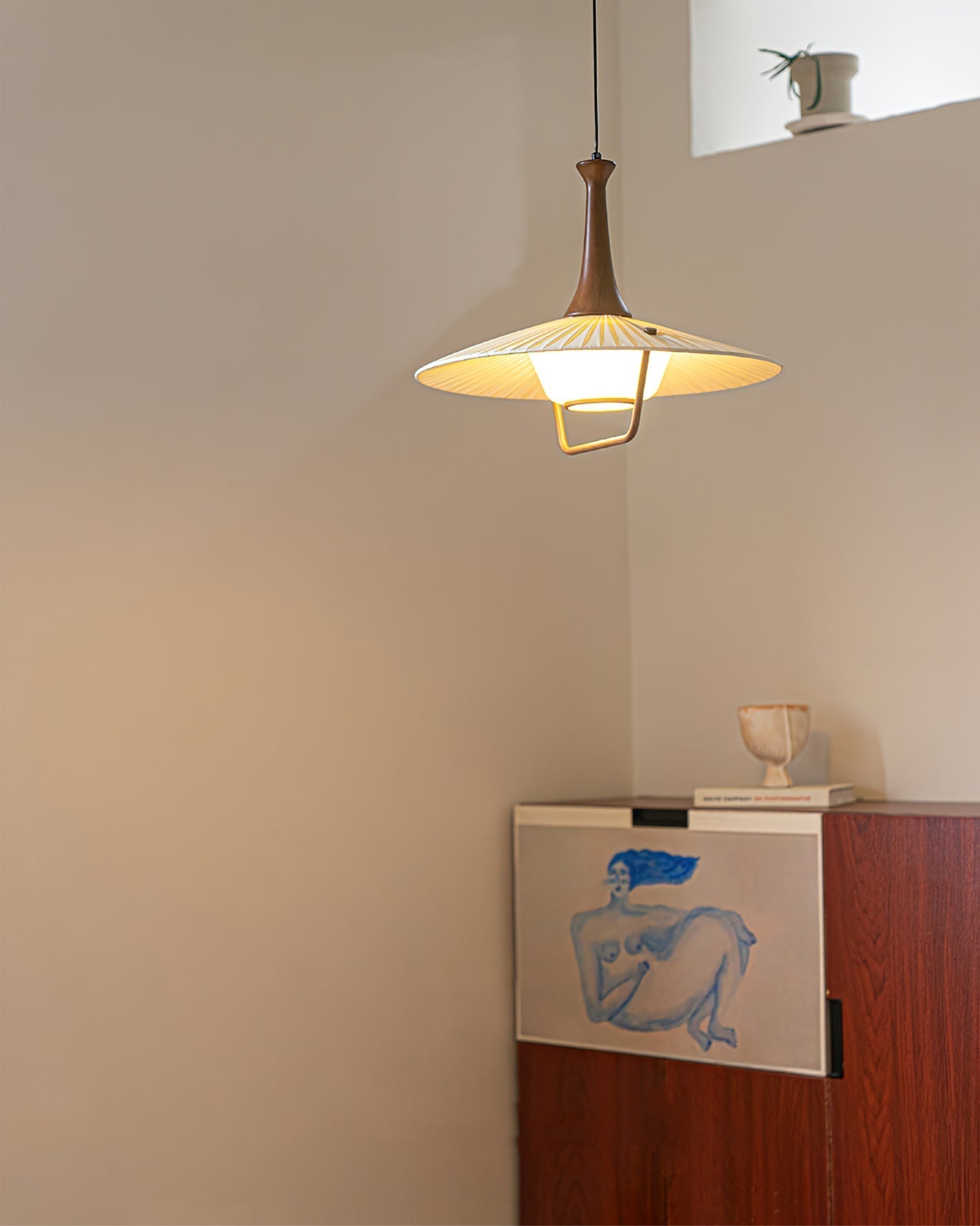 Vionne Mid-Century Pendelleuchte aus Holz und Weiß-Letslighting