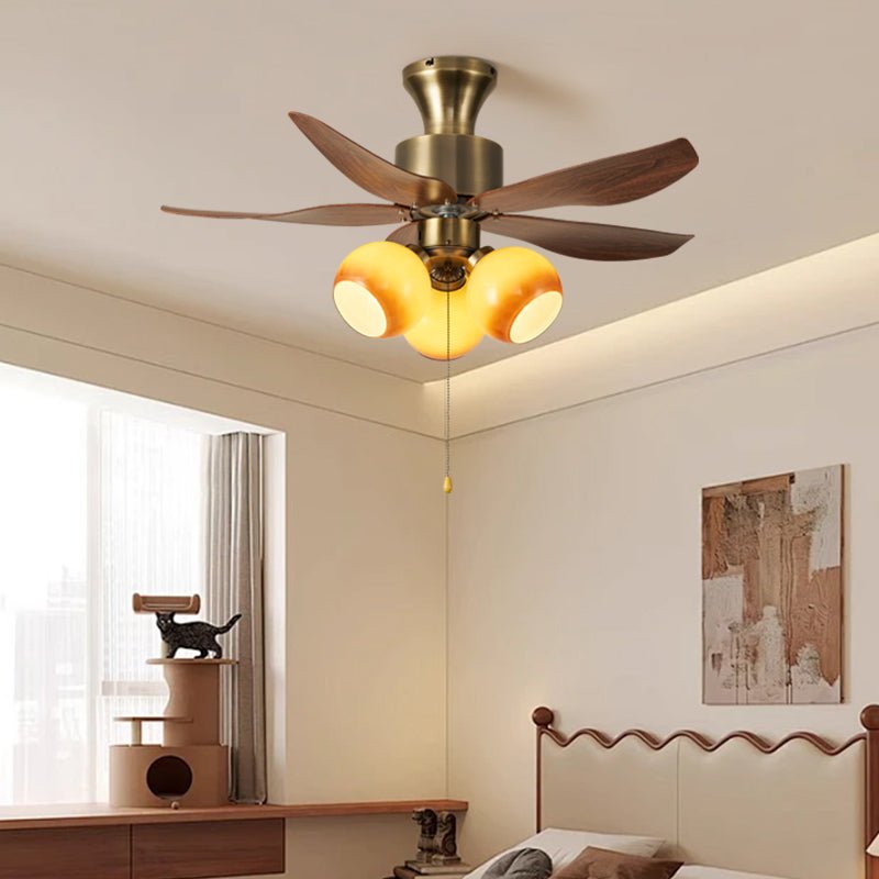 Florence Blossom Deckenventilatorleuchte, die ihren dekorativen Stil präsentiert