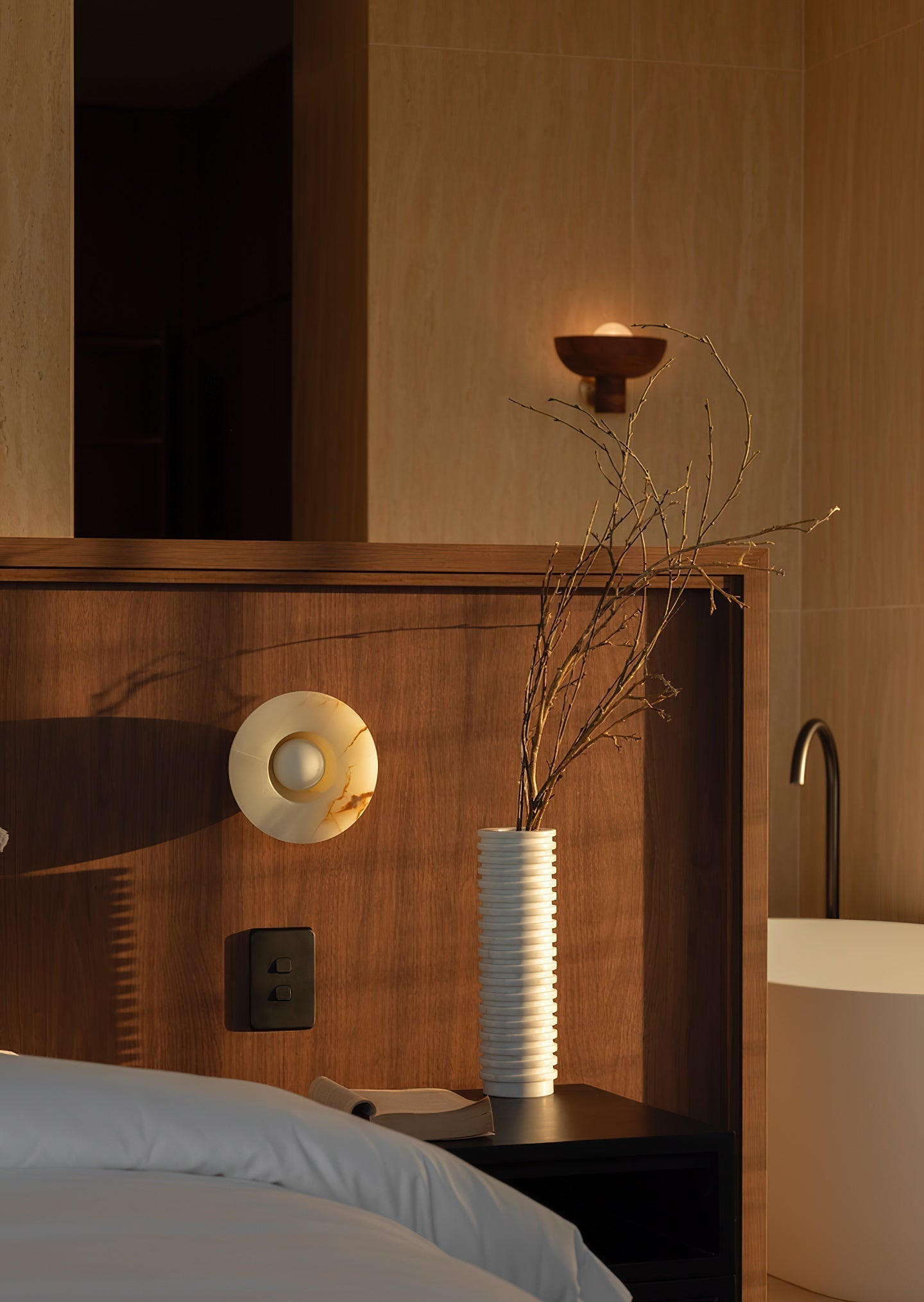 Ildvuvyo Surface Modern Minimalist Glass Metal Sconce Wall Lamp - Letslighting