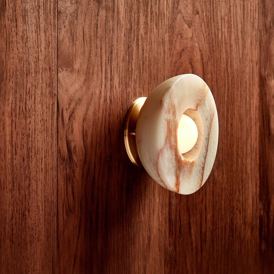 Ildvuvyo Surface Modern Minimalist Glass Metal Sconce Wall Lamp - Letslighting