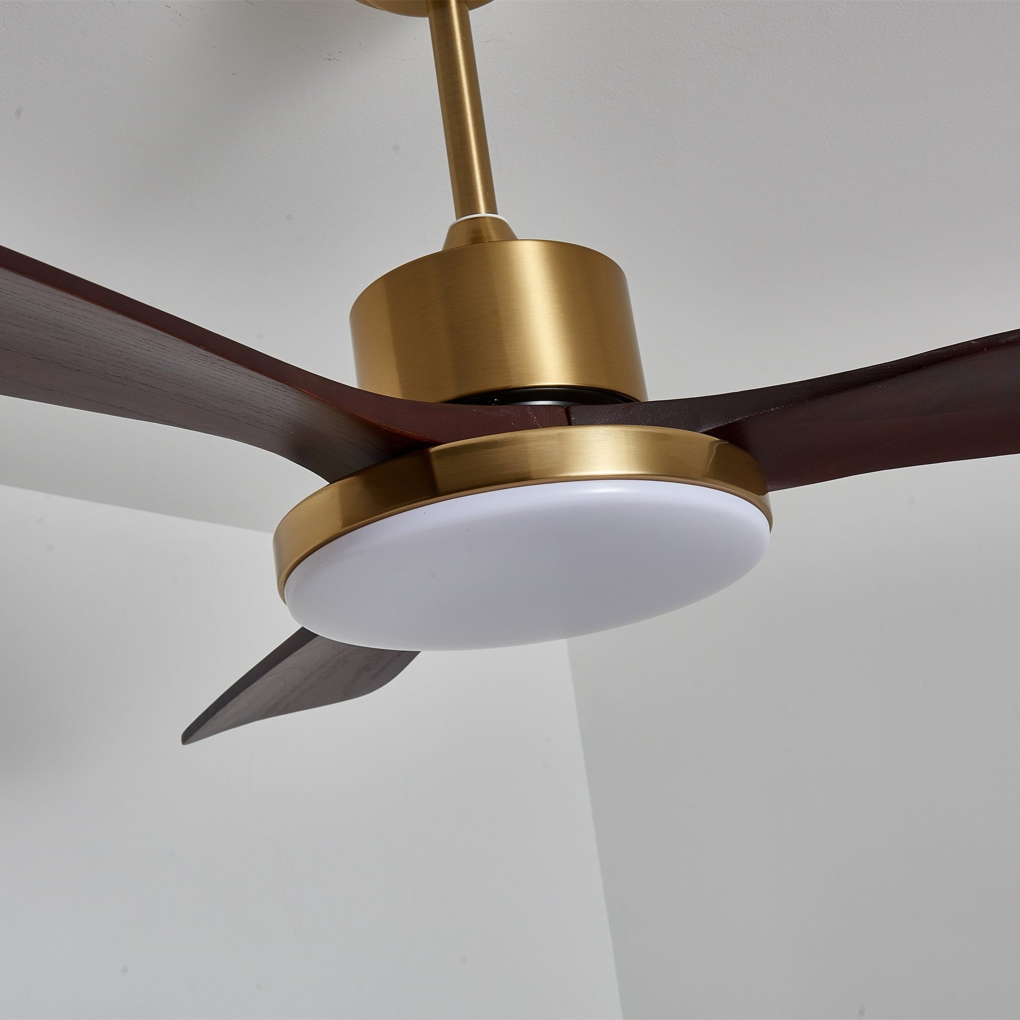 Xen Moderner Deckenventilator mit Holz und Licht, mit Metallrahmen